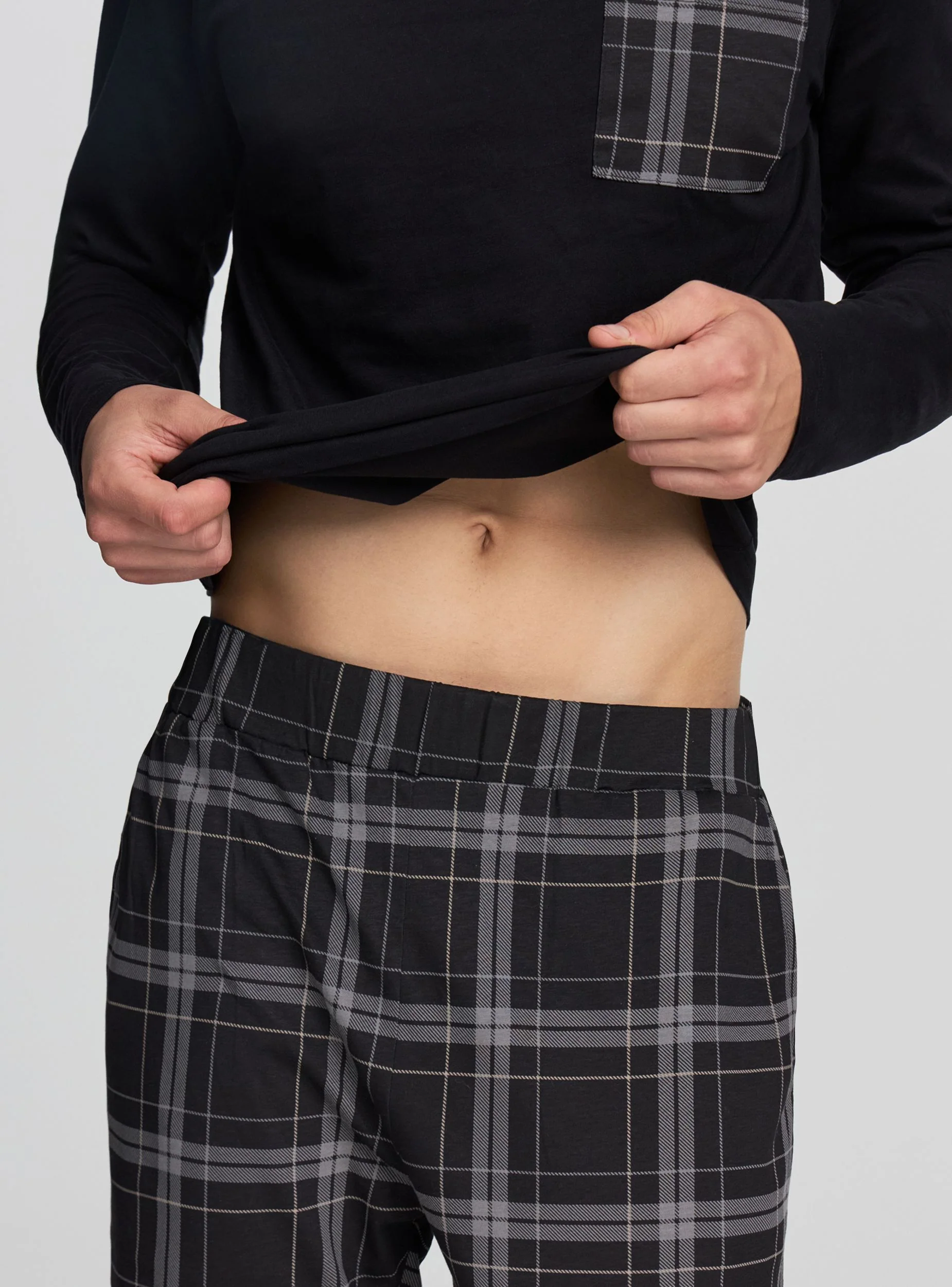 Pigiama con maglia e pantaloni a quadri - Image 7