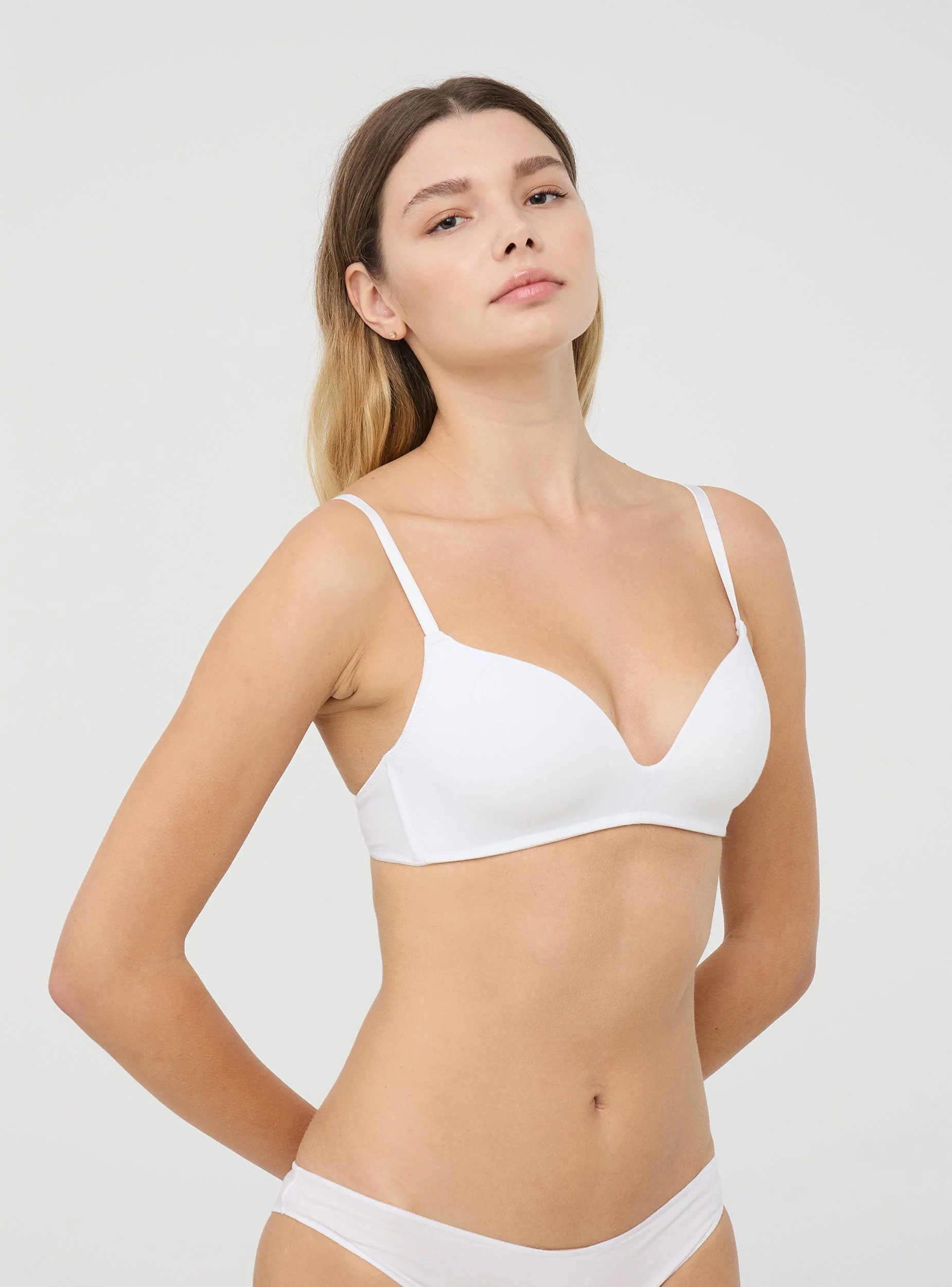 Reggiseno a triangolo preformato