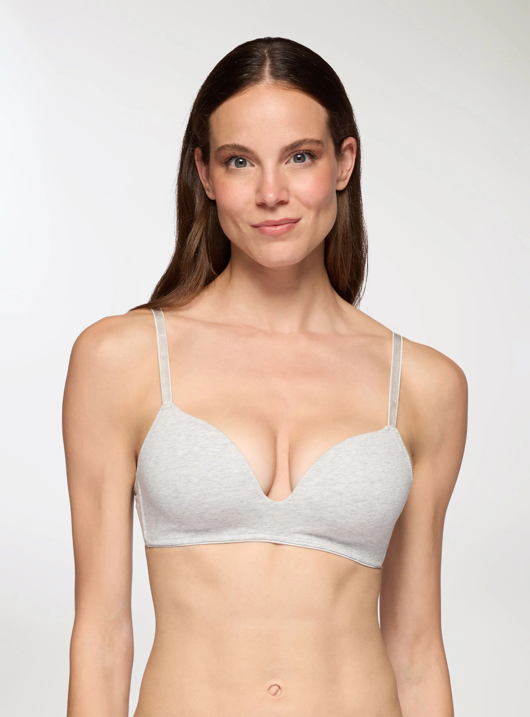 Reggiseno triangolo con spalline sottili e coppe preformate