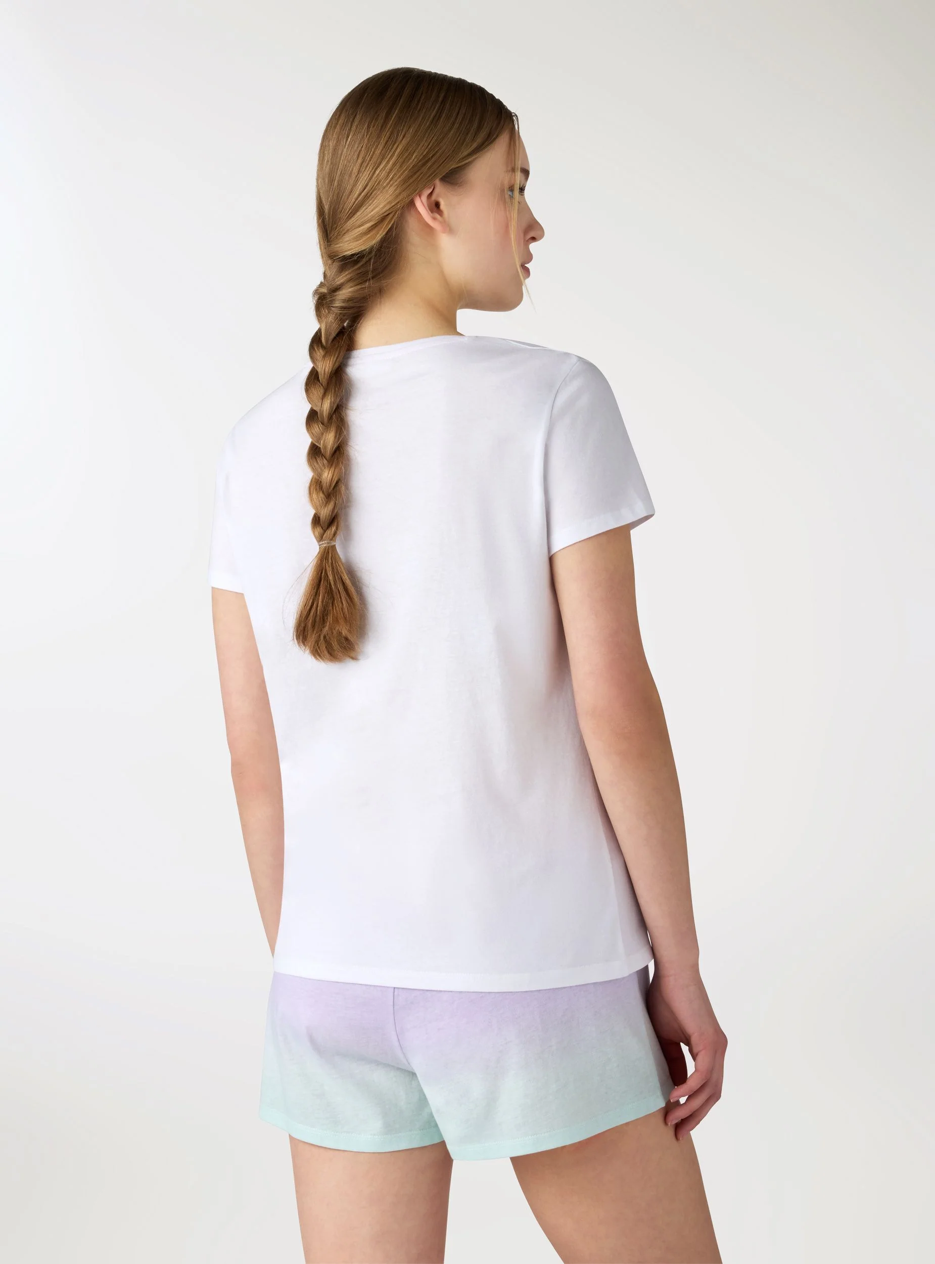 Set pigiama con t-shirt con scritta e pantaloncini fantasia - Image 2