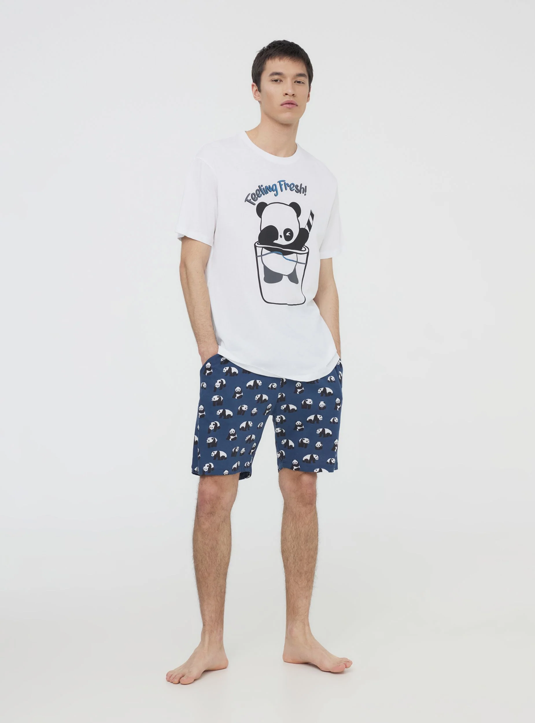Set pigiama t-shirt e bermuda con panda - Image 2