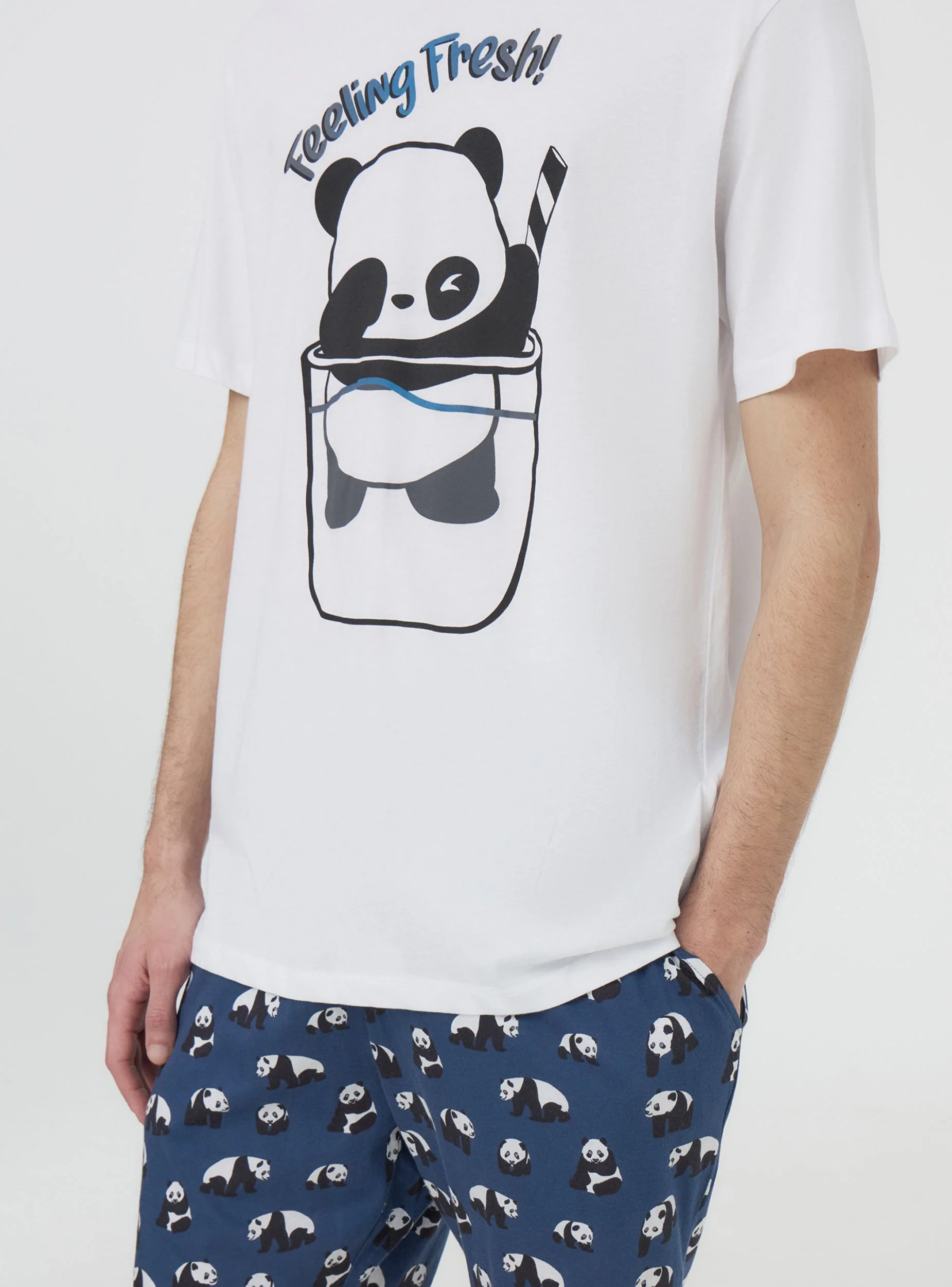 Set pigiama t-shirt e bermuda con panda - Image 3