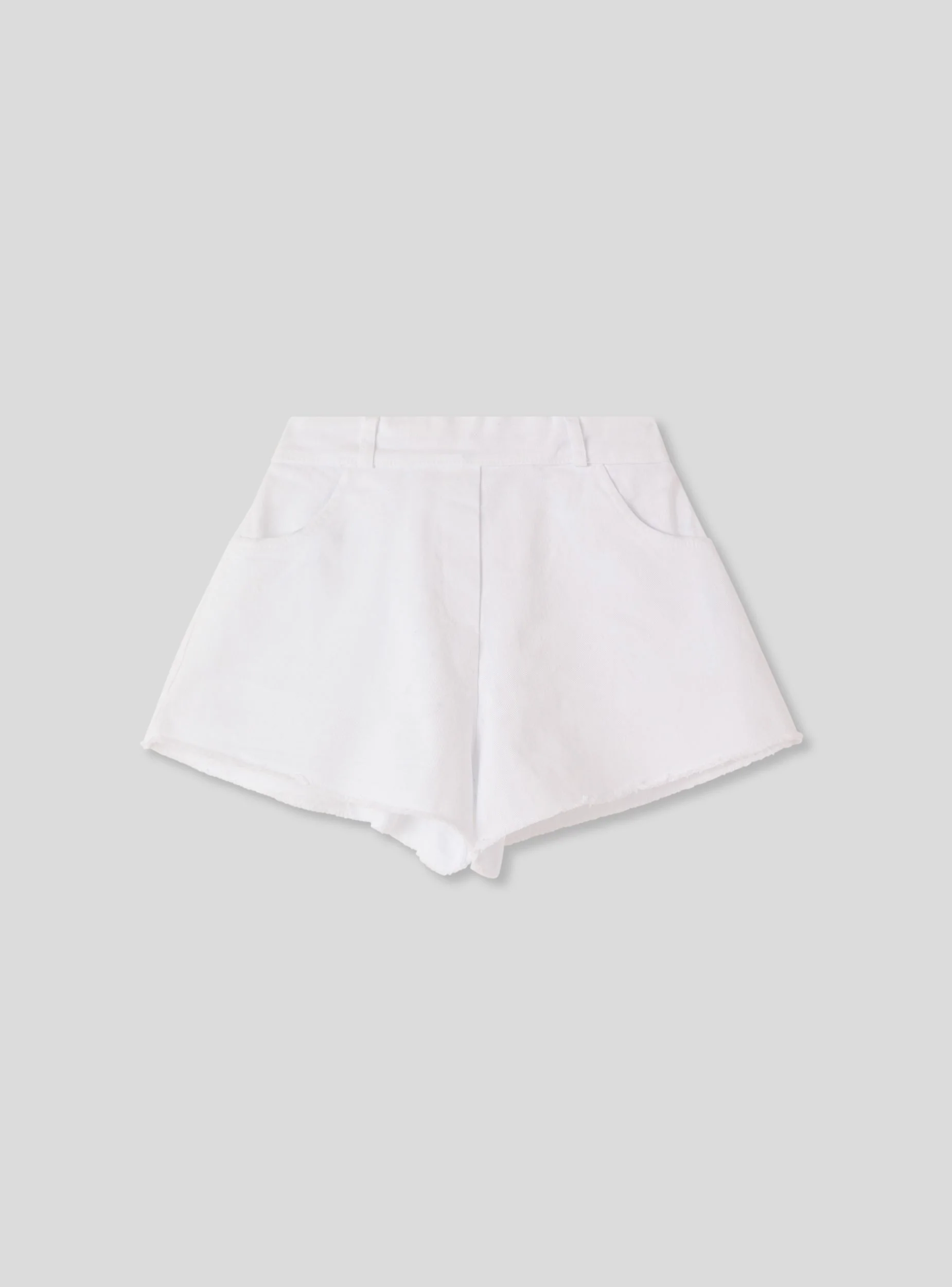 Shorts con orlo sfrangiato