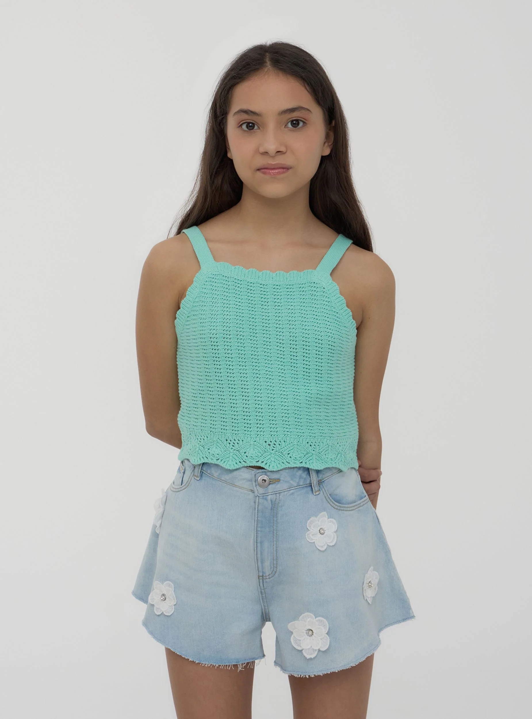 Shorts di jeans con applicazioni fiori - Image 3