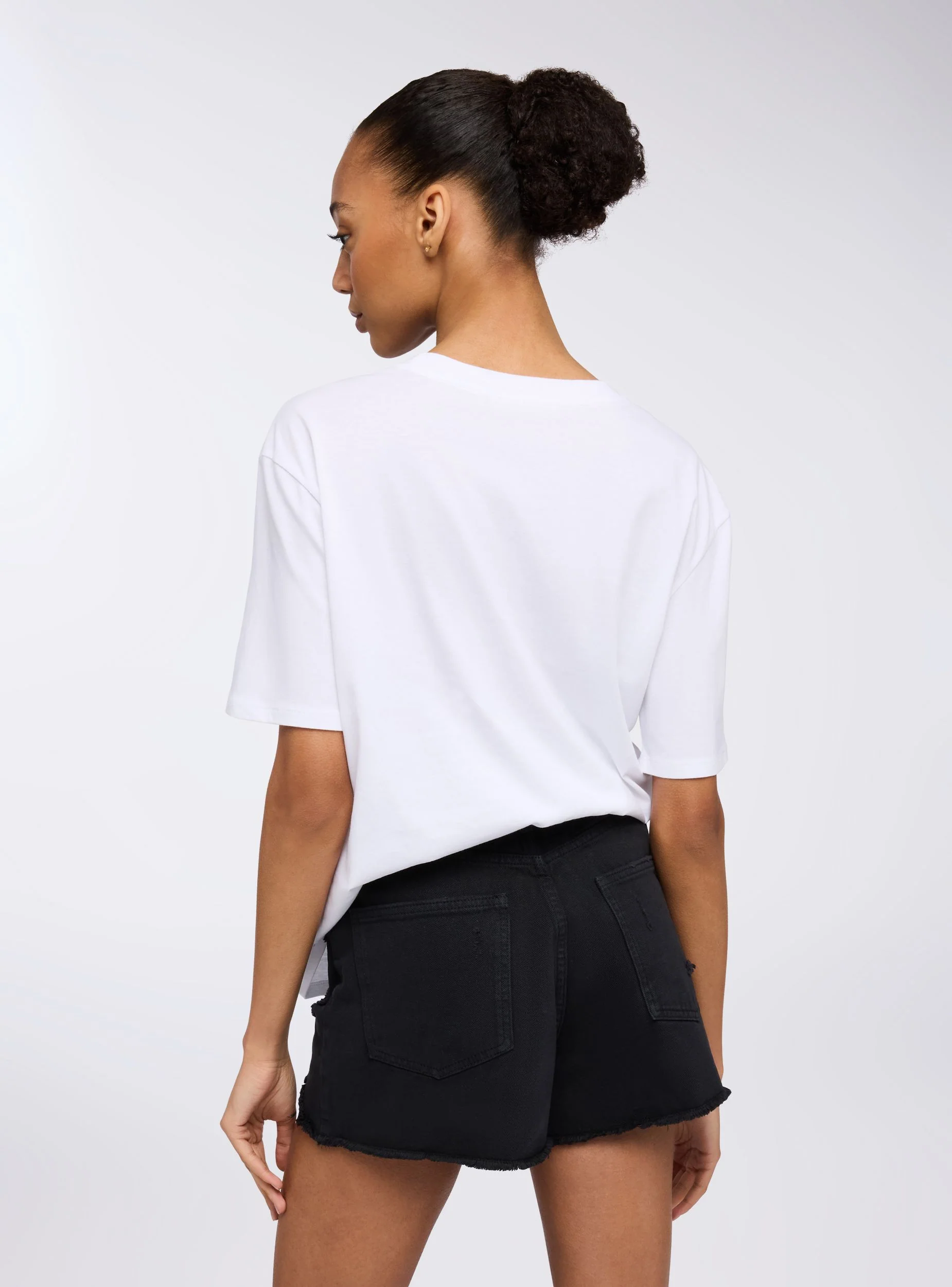 Shorts di jeans con strappi