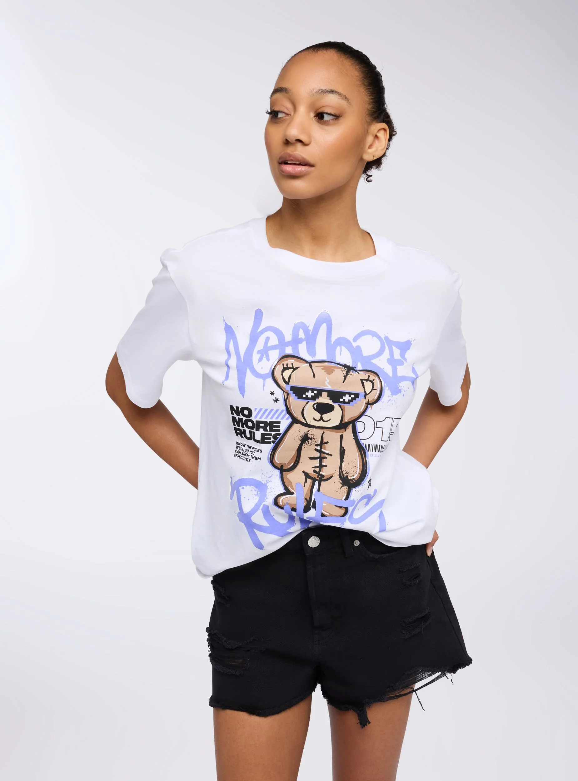 Shorts di jeans con strappi - Image 4