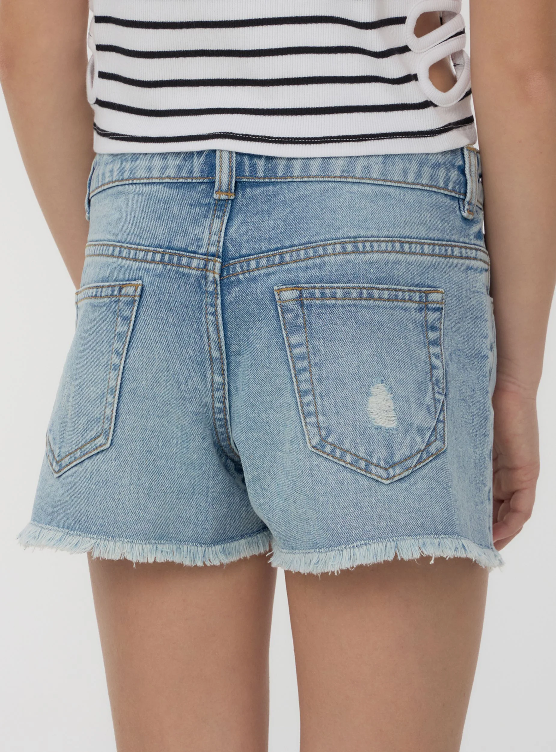 Shorts di jeans sfrangiati con strappi - Image 2