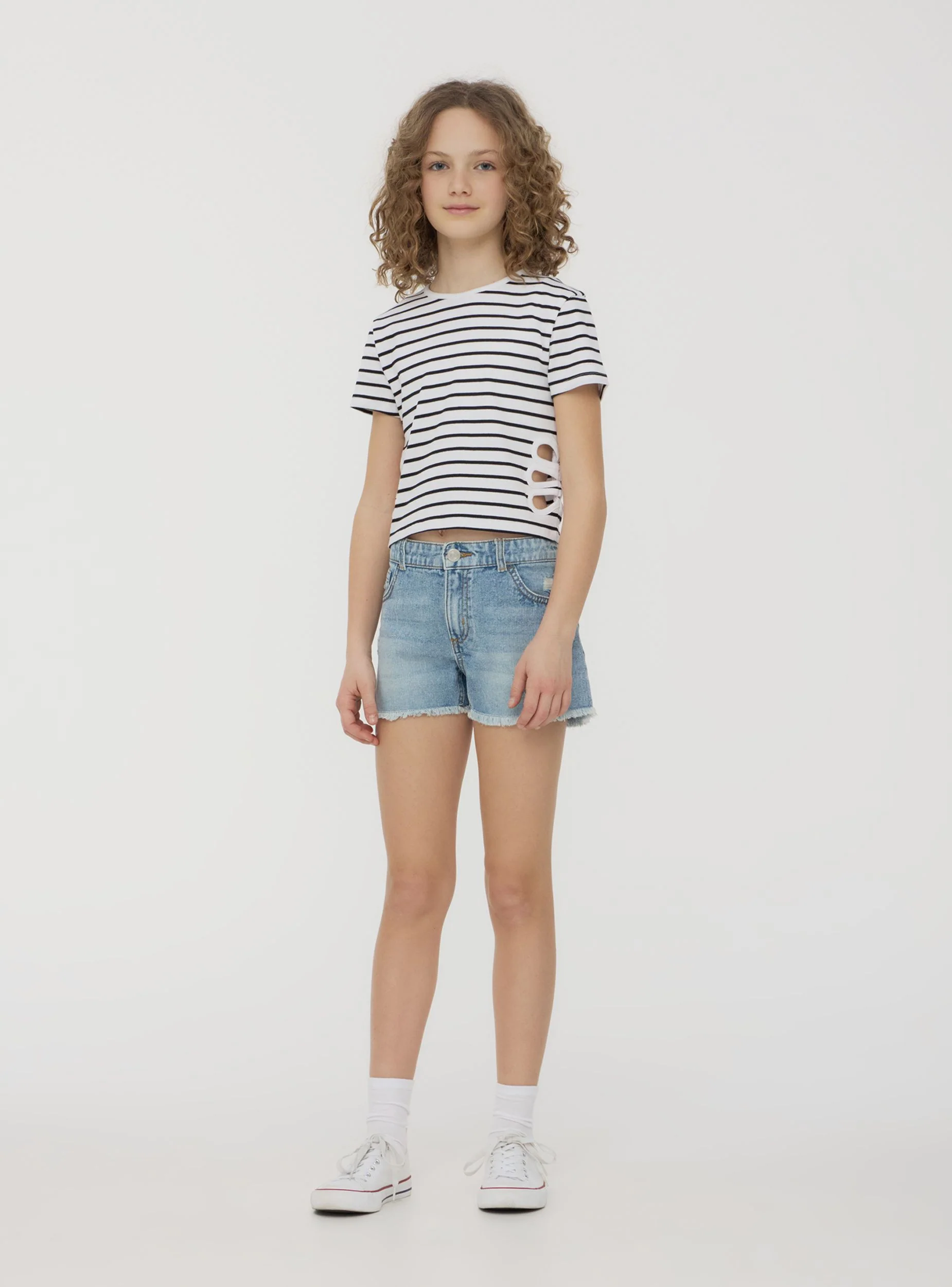 Shorts di jeans sfrangiati con strappi - Image 3