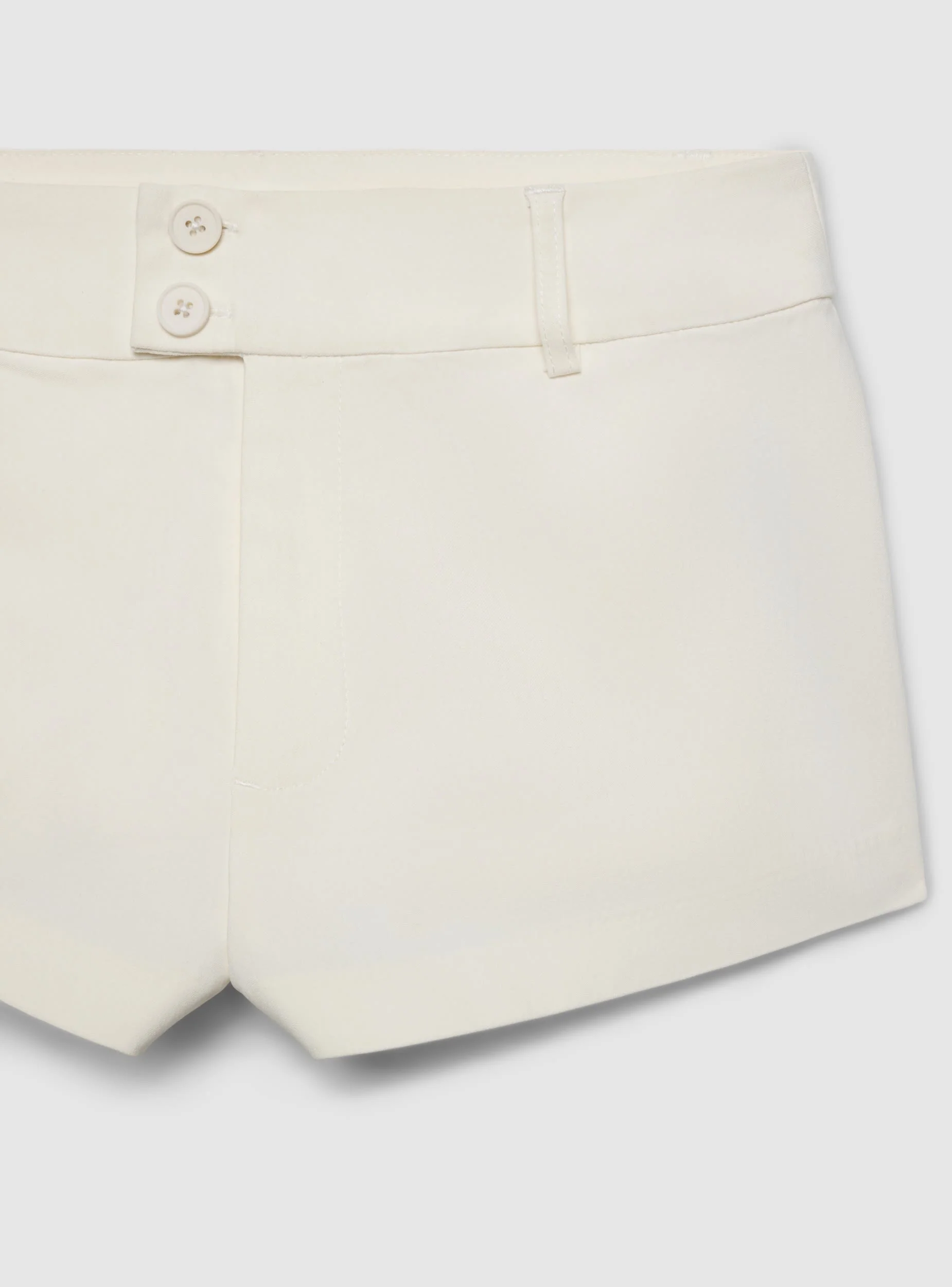 Shorts hot pants a tinta unita con doppio bottone - Image 3