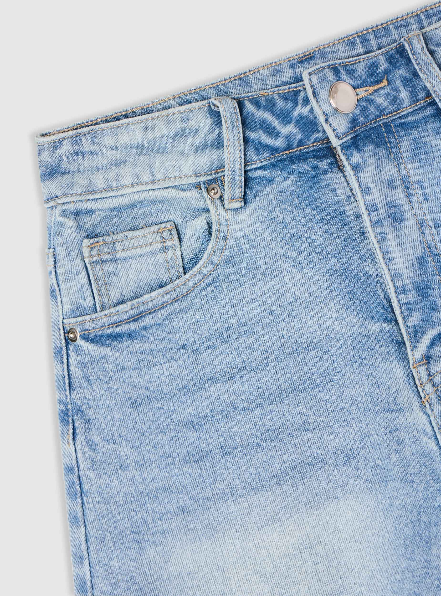Shorts jeans con applicazioni a stella - Image 2