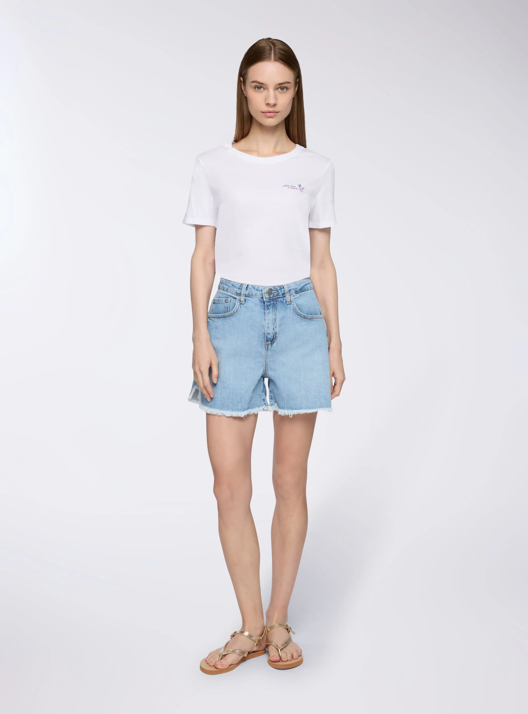 Shorts jeans sfrangiati con spacchetto - Image 3