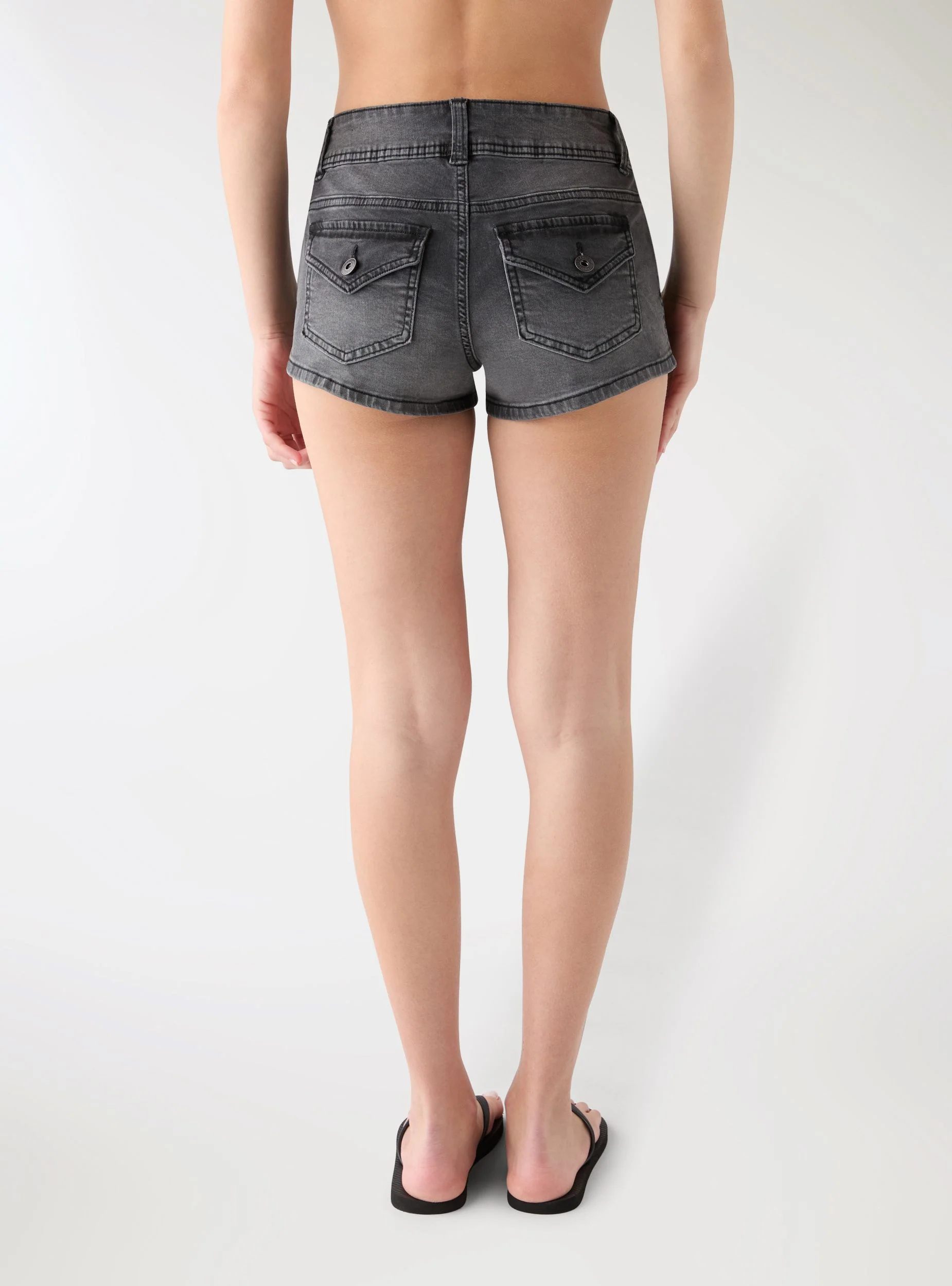 Shorts jeans vita bassa con tasche sul retro - Image 4