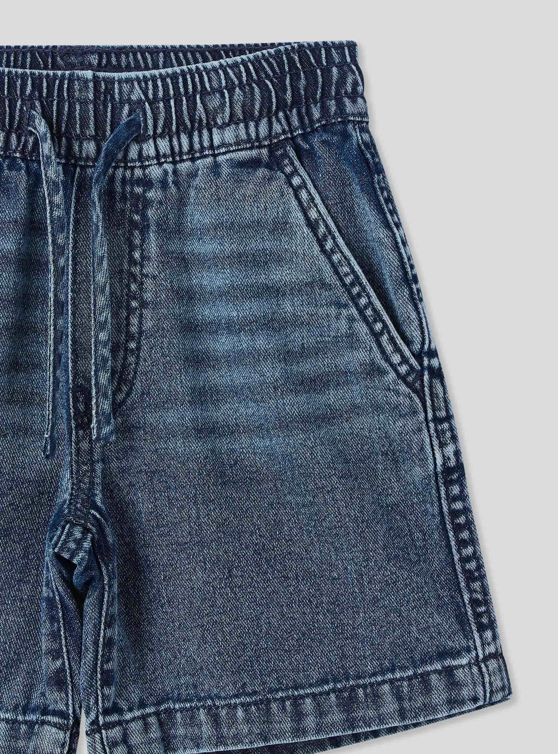 Shorts jogger in demim con stampa - Image 2