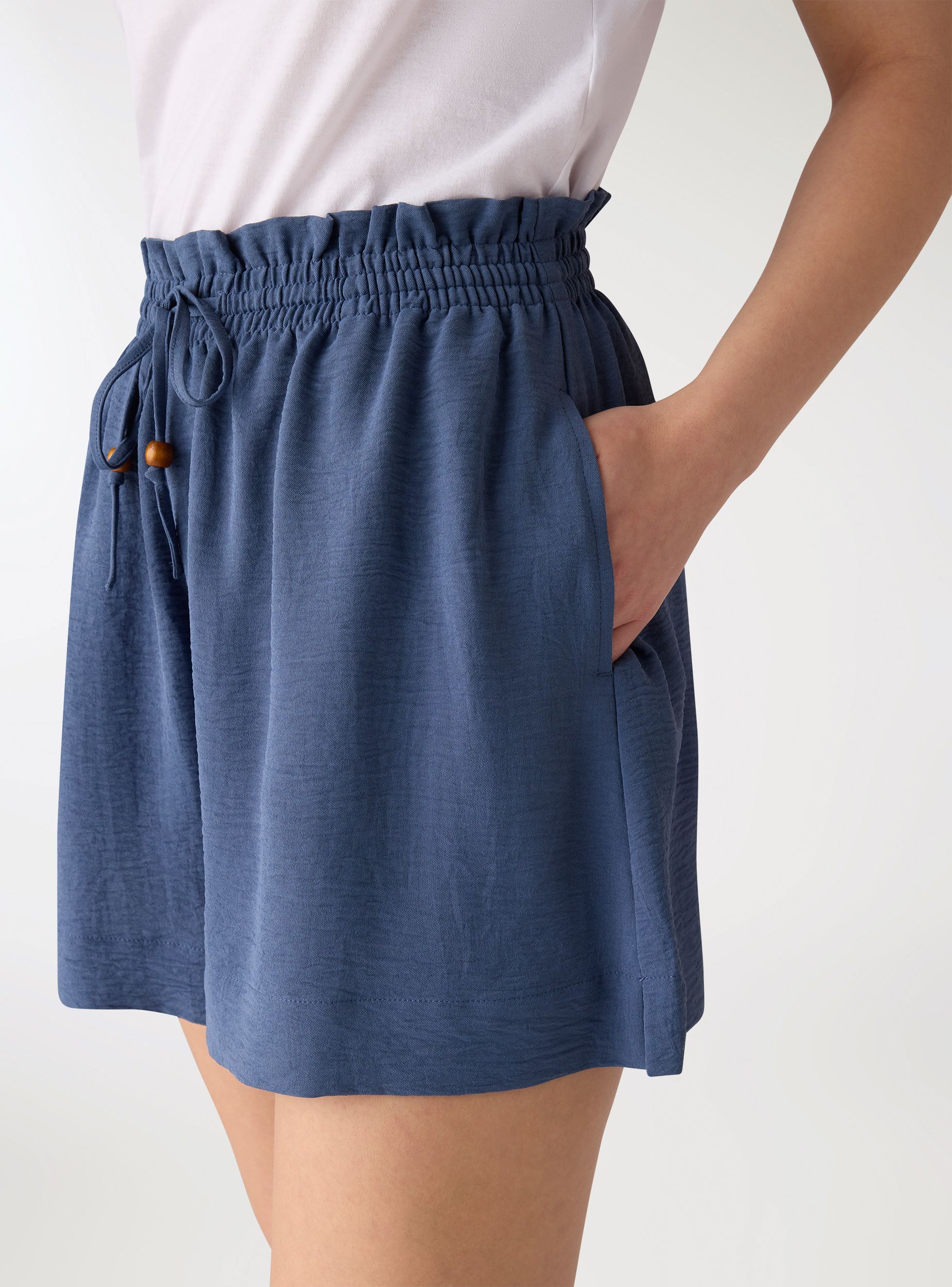 Shorts morbidi a tinta unita con coulisse - Image 4