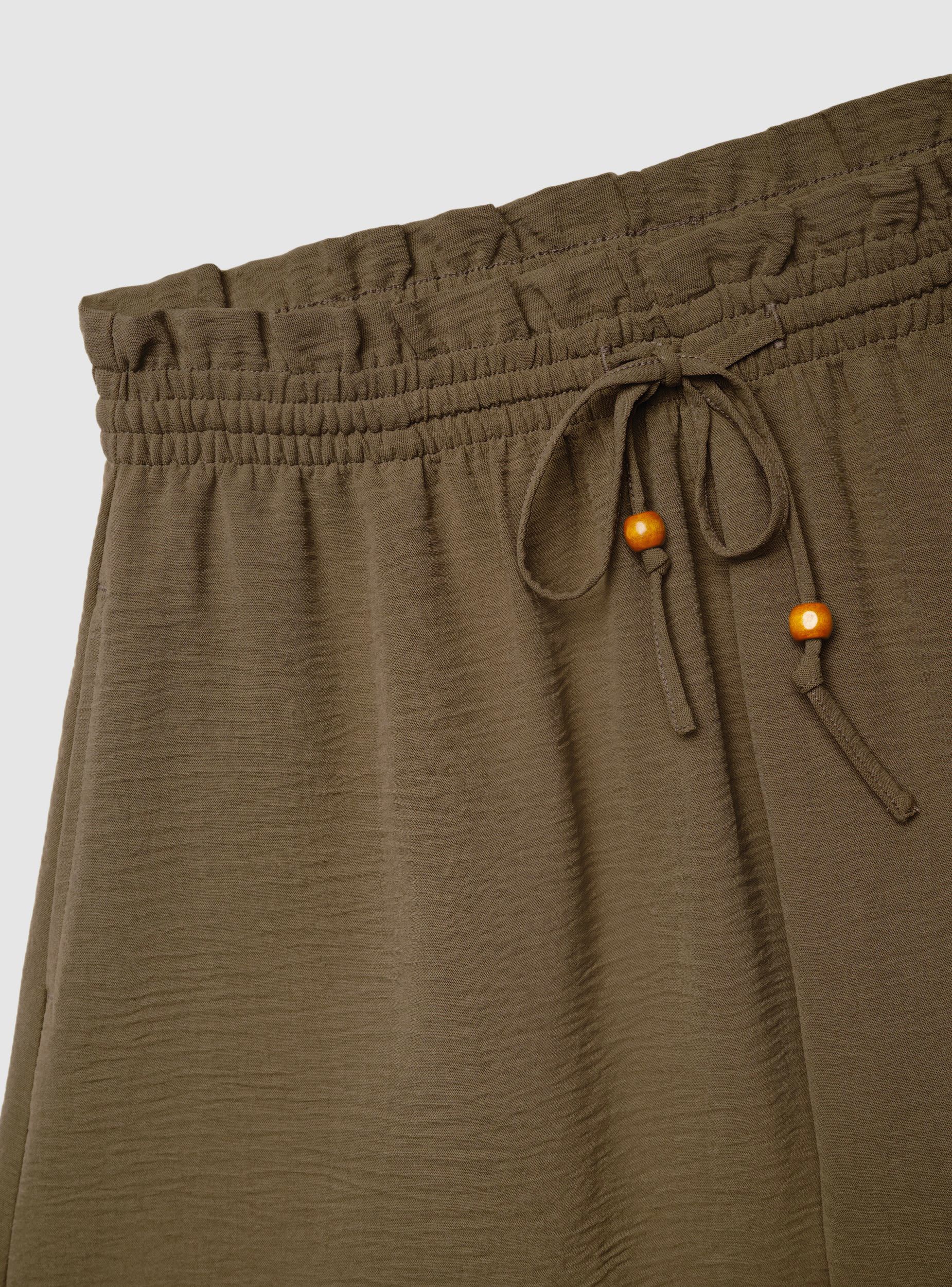 Shorts morbidi a tinta unita con coulisse - Image 6