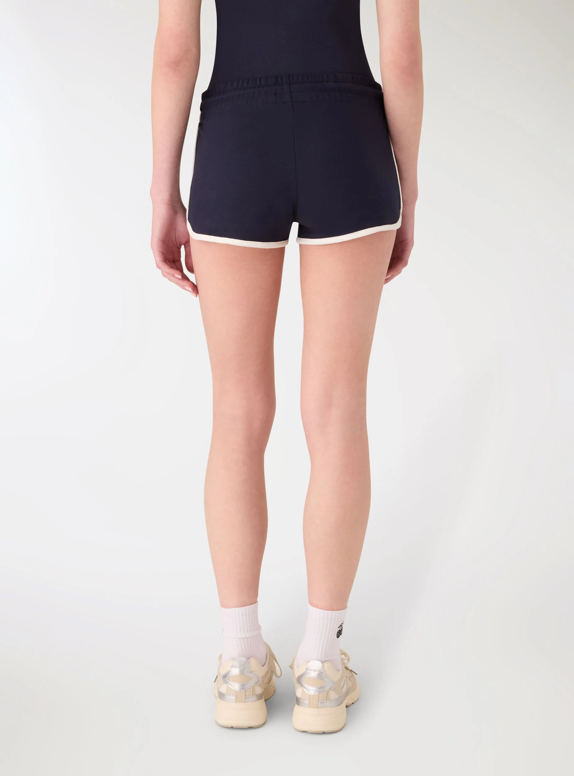 Shorts tuta con profili a contrasto - Image 3