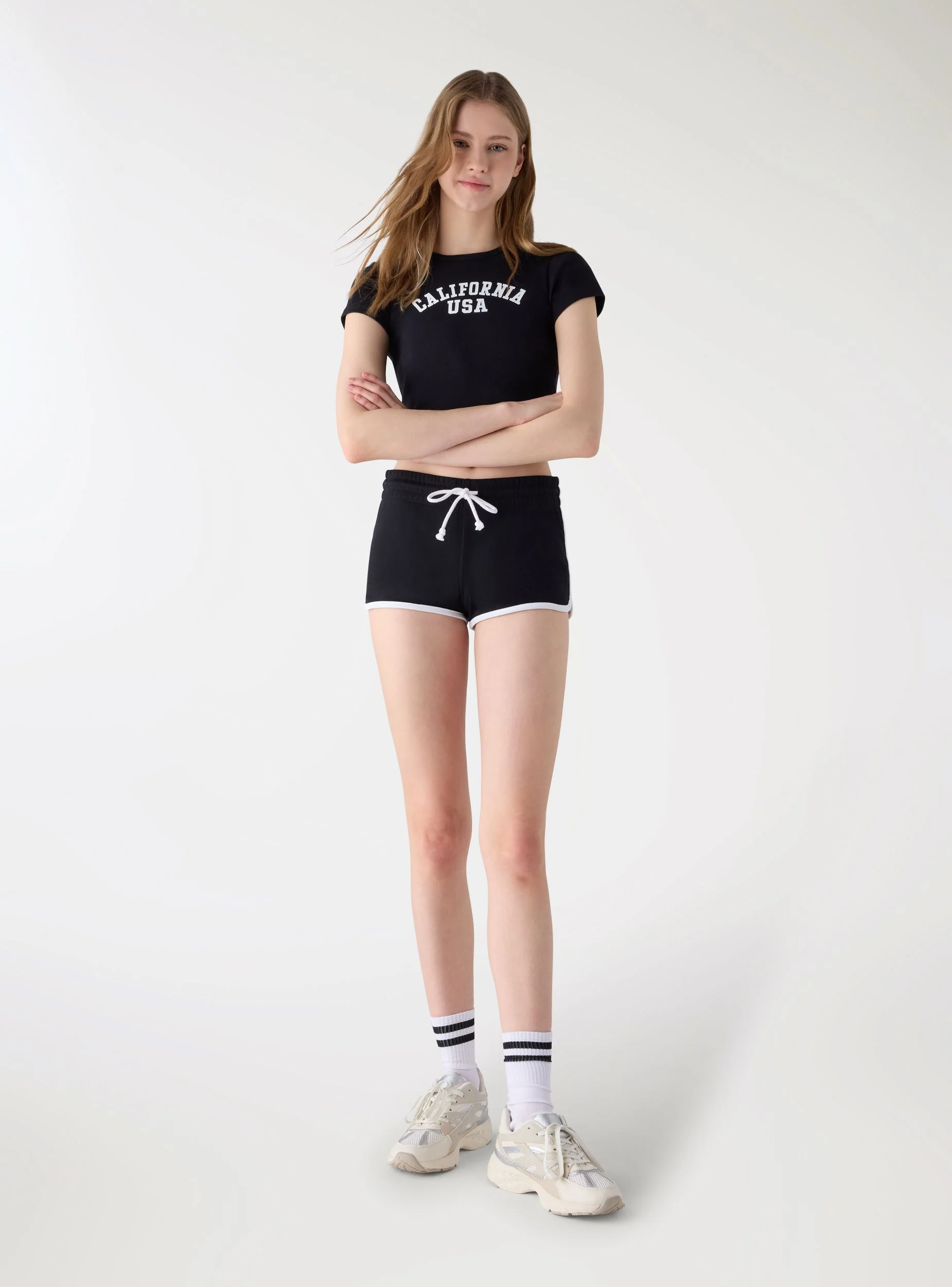 Shorts tuta con profili a contrasto - Image 3