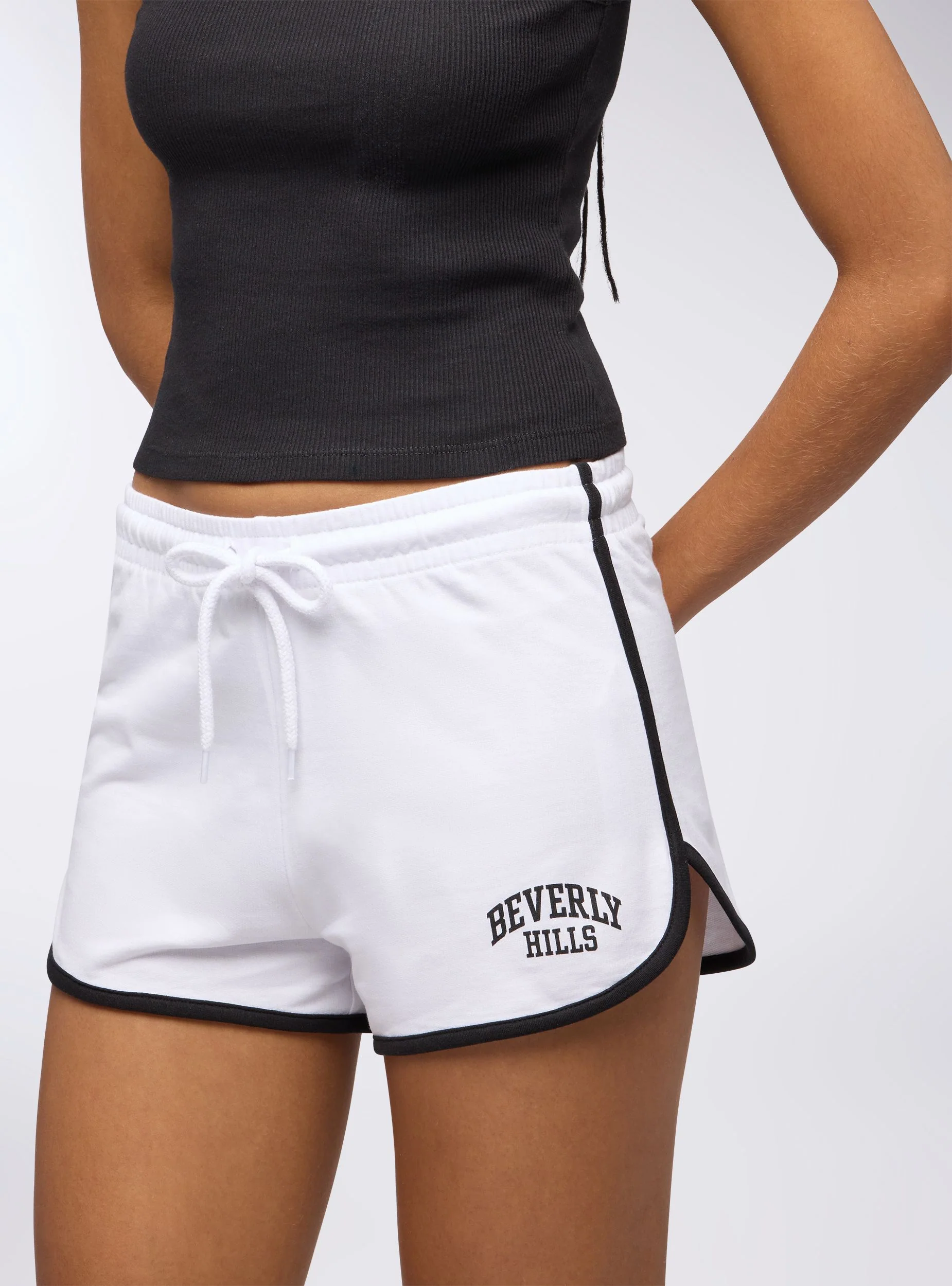 Shorts tuta leggeri con profili e stampa college - Image 4