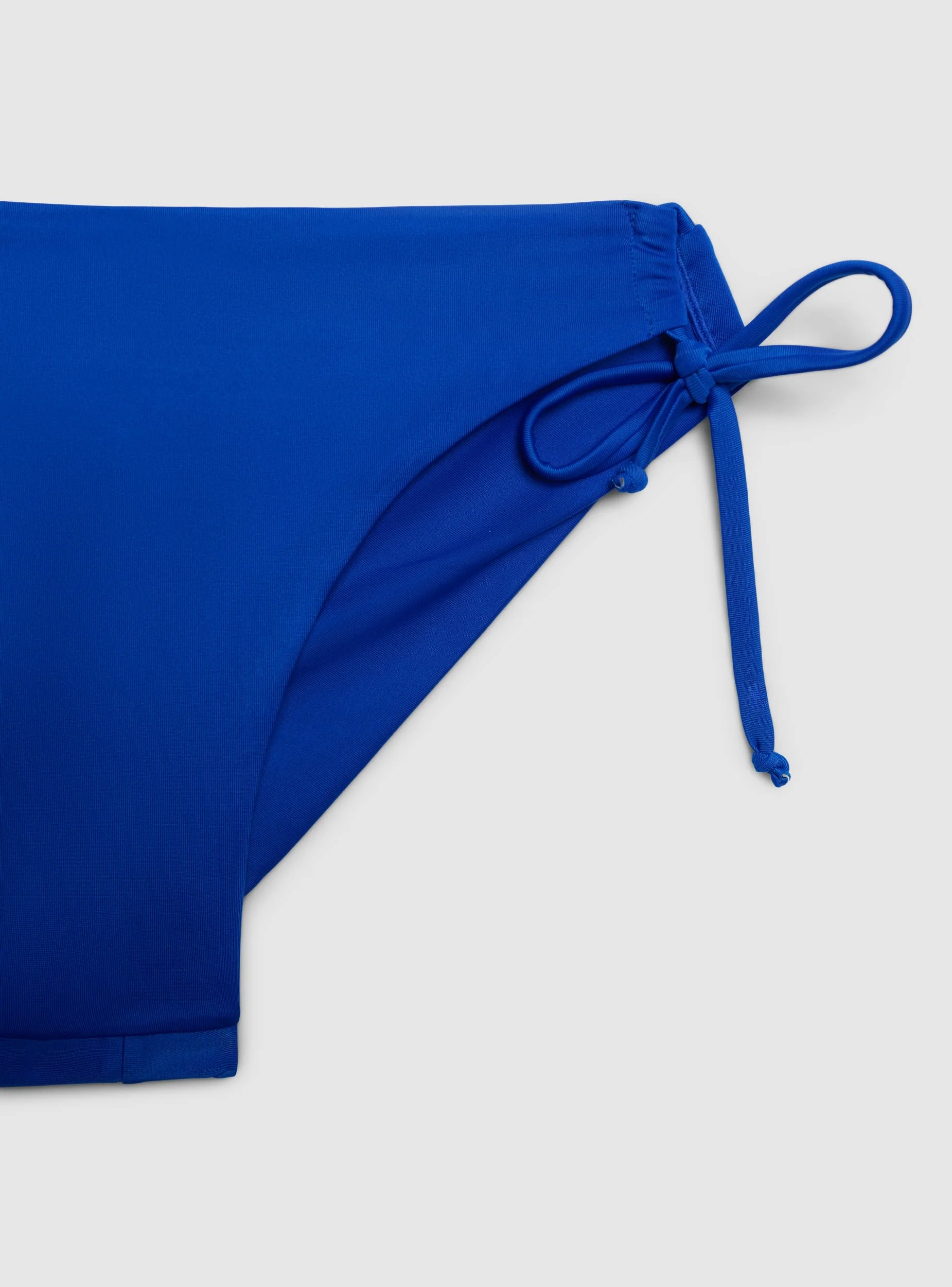 Slip bikini brasiliana con coulisse laterali tinta unita - Image 7