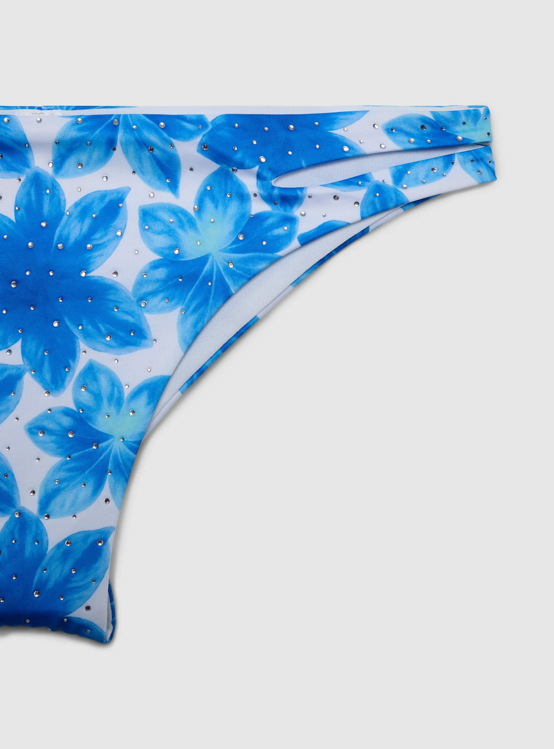 Slip bikini brasiliana cut out con strass e stampa fiori - Image 6