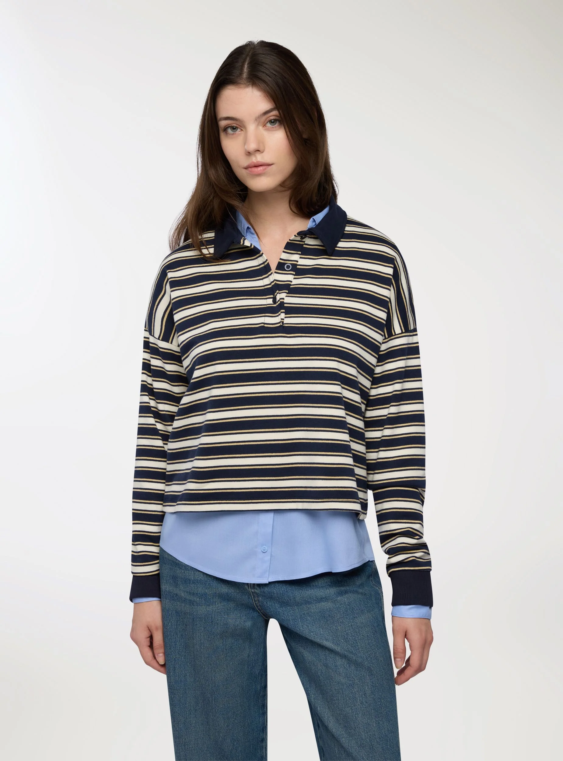 T-shirt a righe con colletto polo