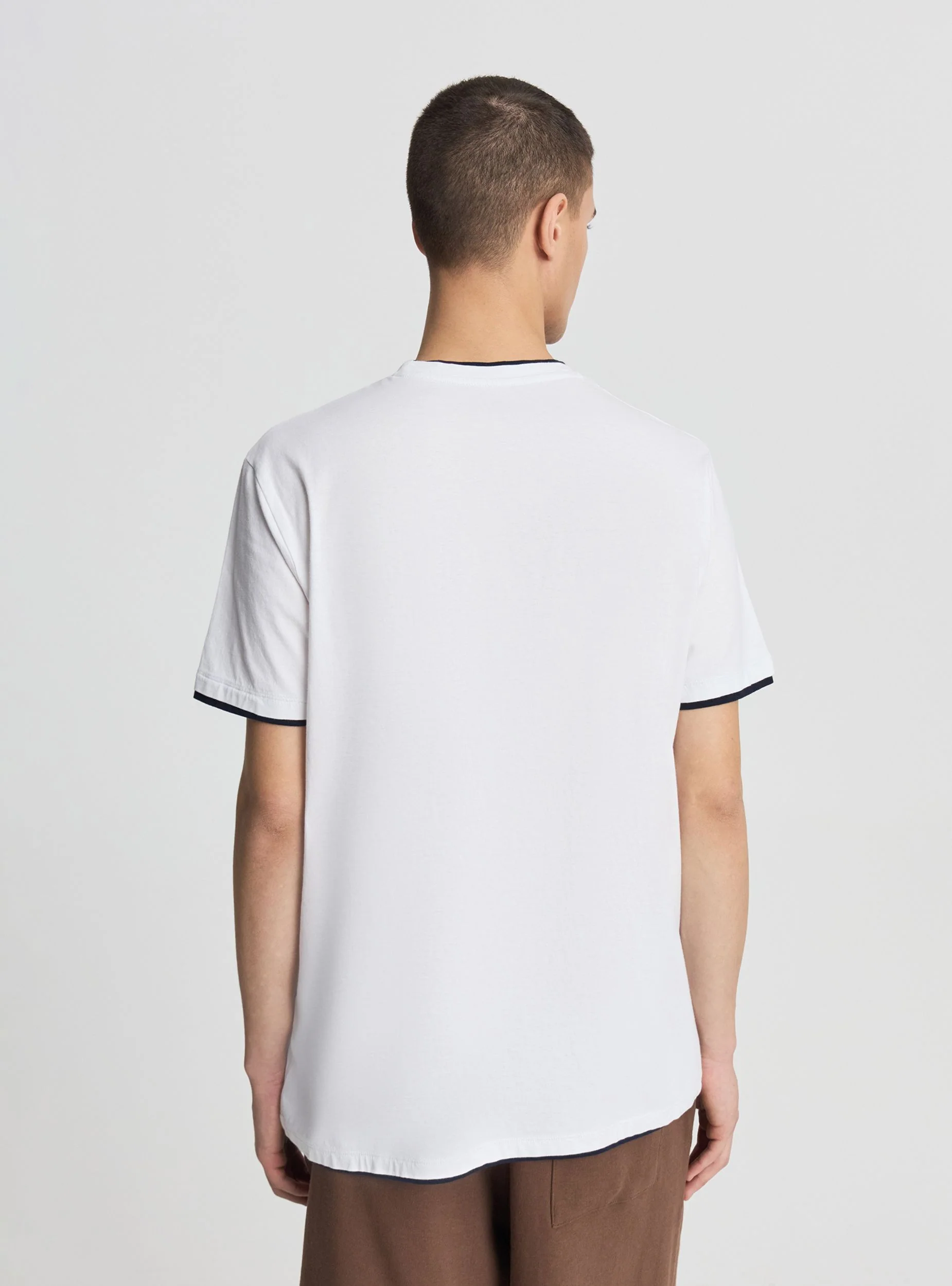 T-shirt a tinta unita con bordi a contrasto - Image 4