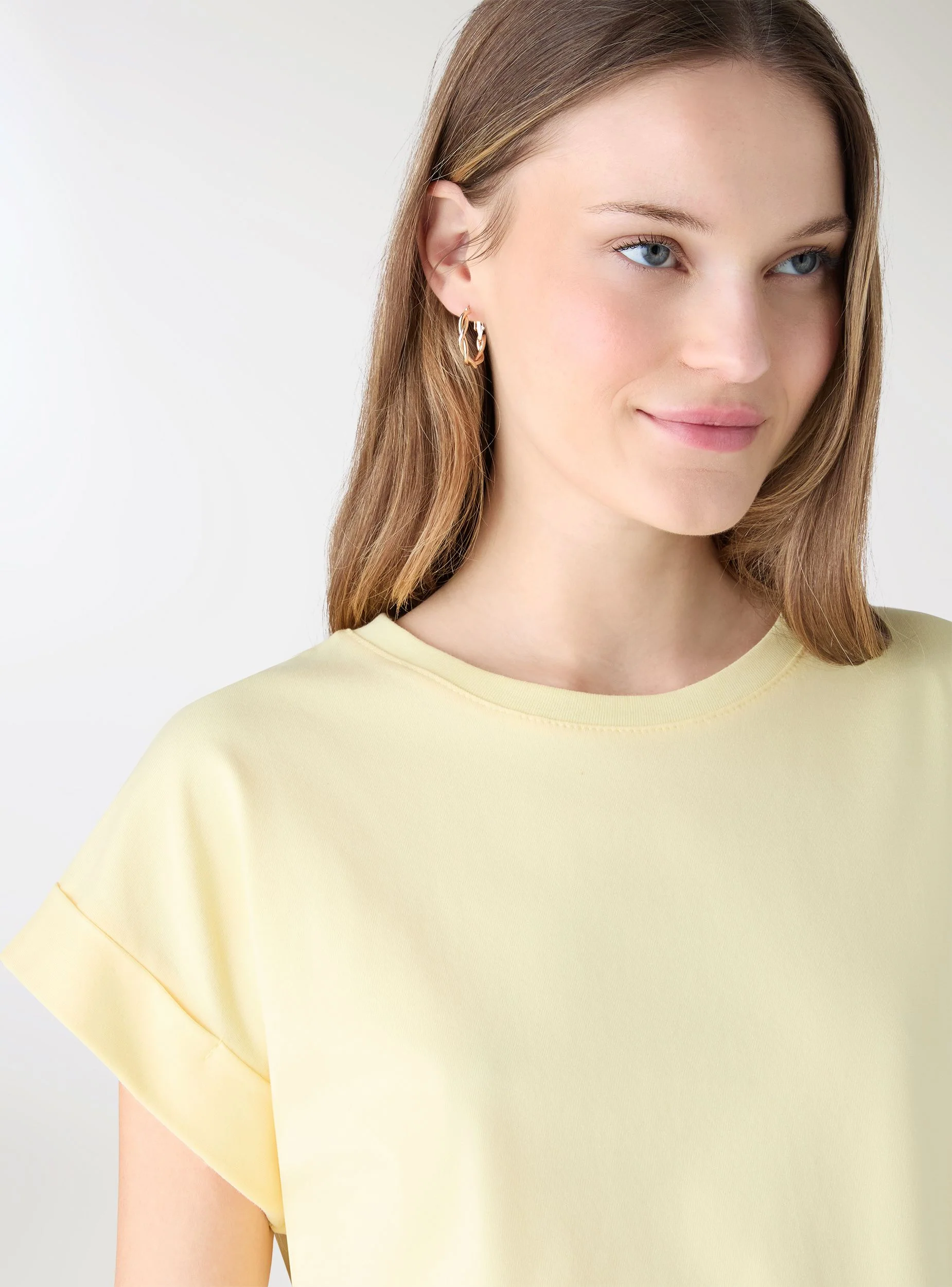 T-shirt a tinta unita con maniche risvoltate - Image 4