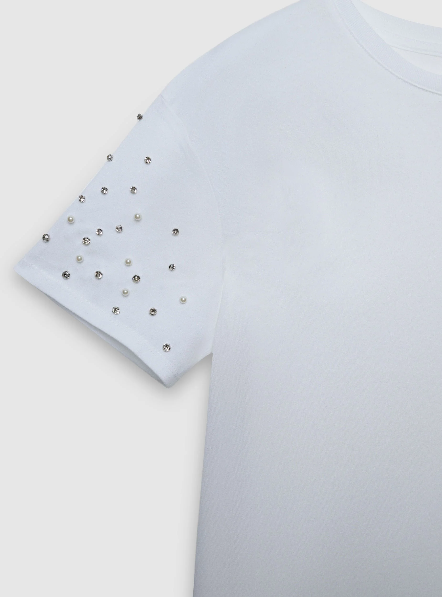 T-shirt ampia con perle e strass - Image 7