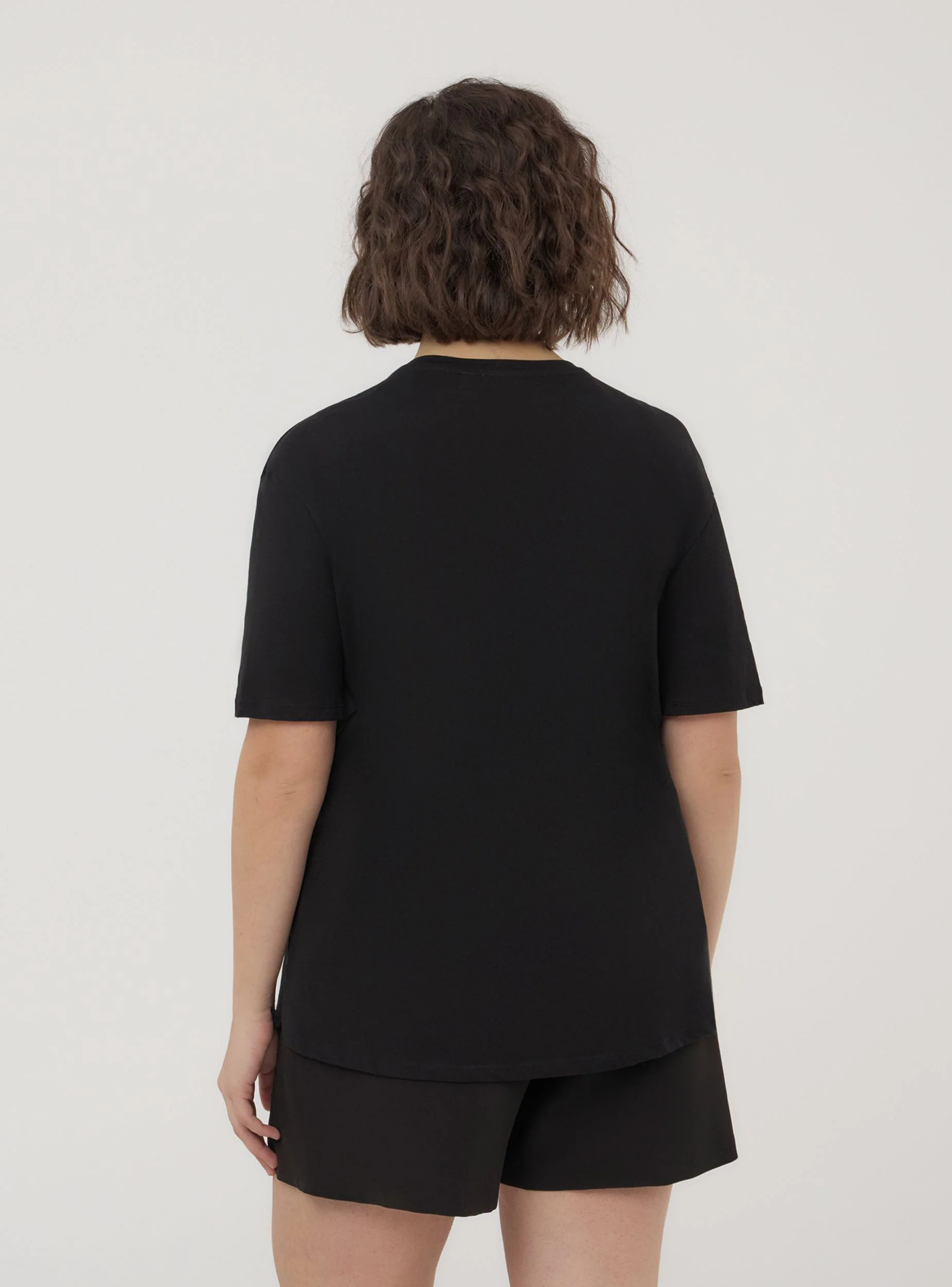 T-shirt ampia con scritta con applicazioni - Image 2