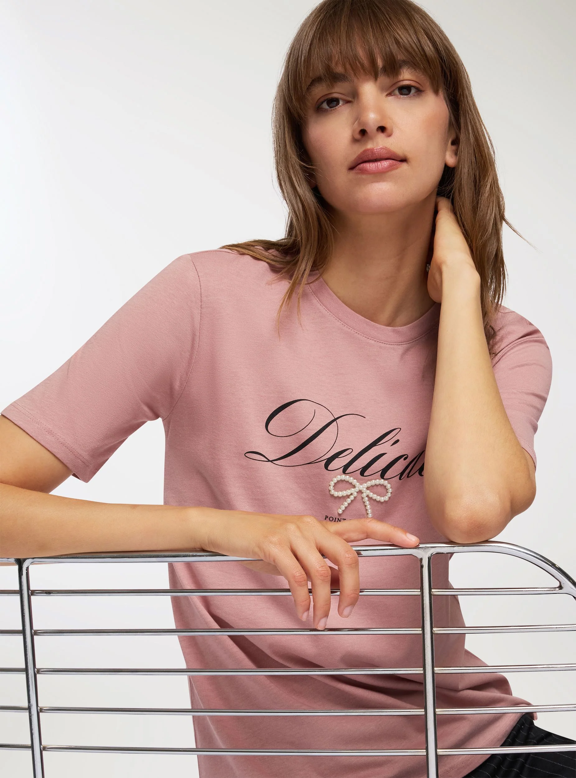 T-shirt ampia con scritta e fiocco - Image 2
