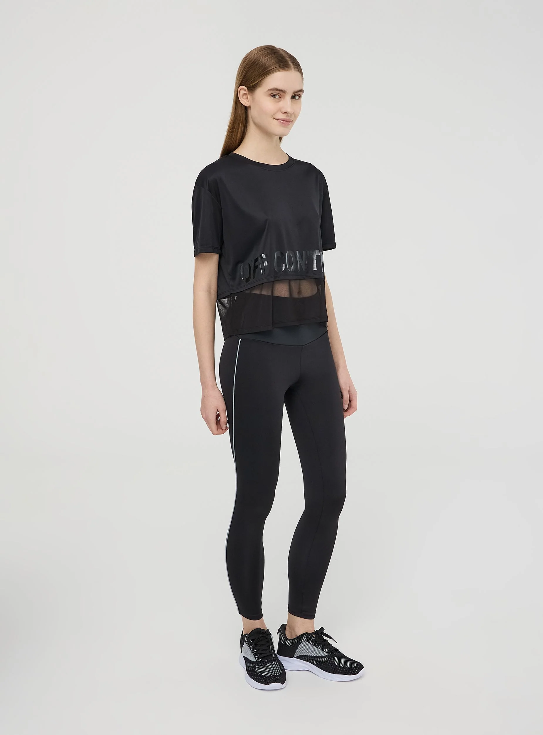 T-shirt ampia con scritta e trasparenze - Image 2