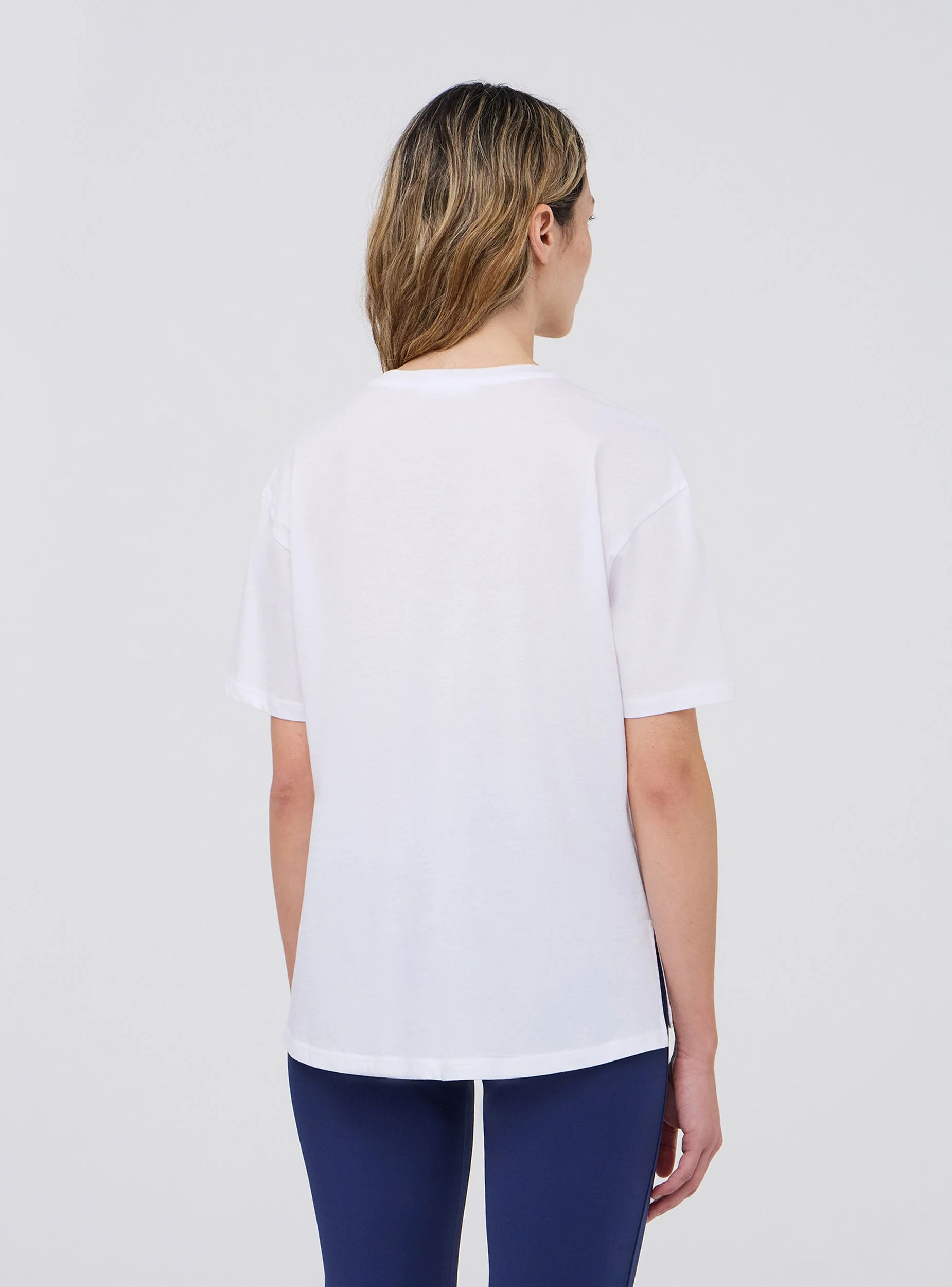 T-shirt ampia con spacchi e stampa