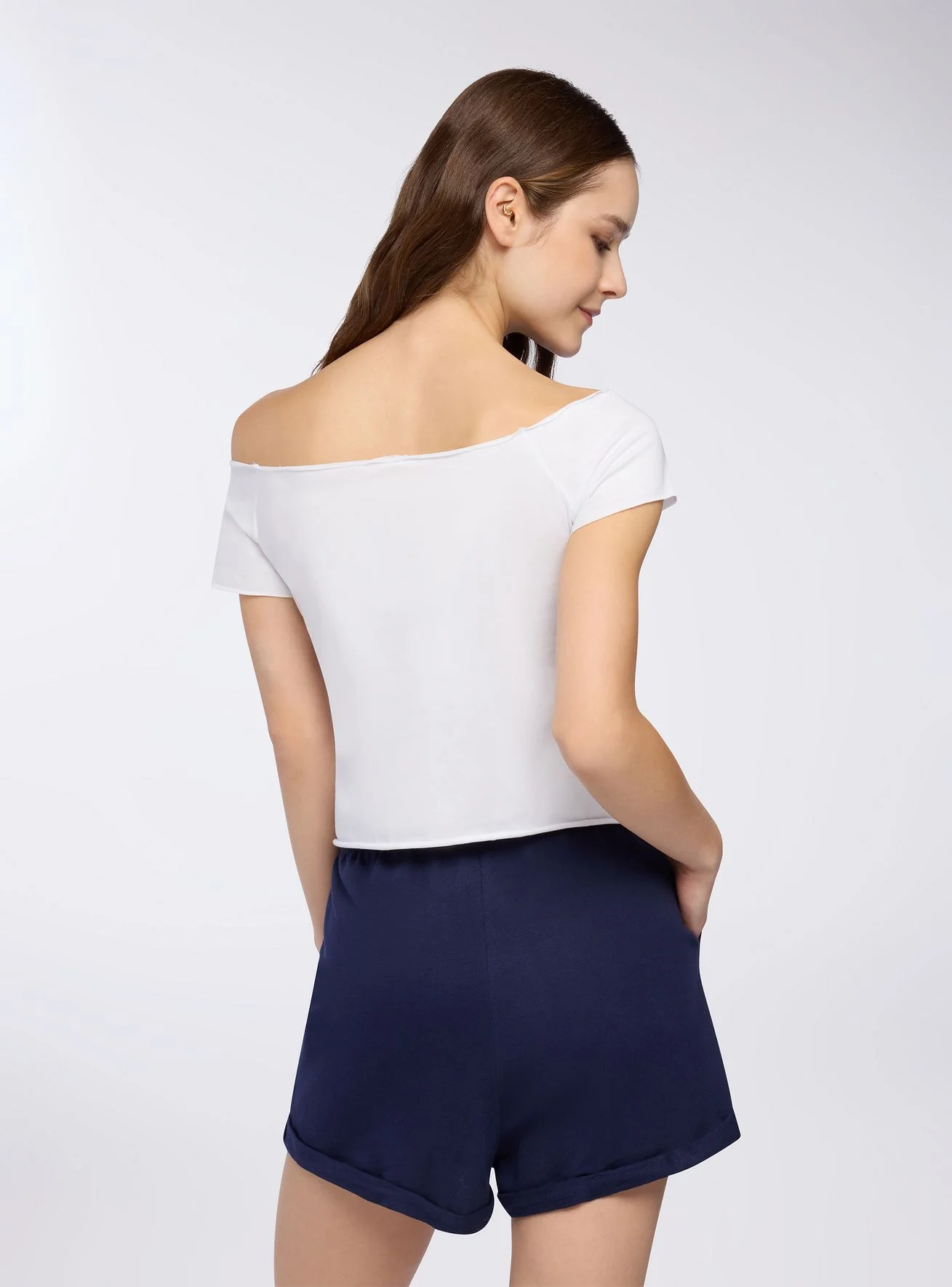 T-shirt ampia con spalle scoperte - Image 3