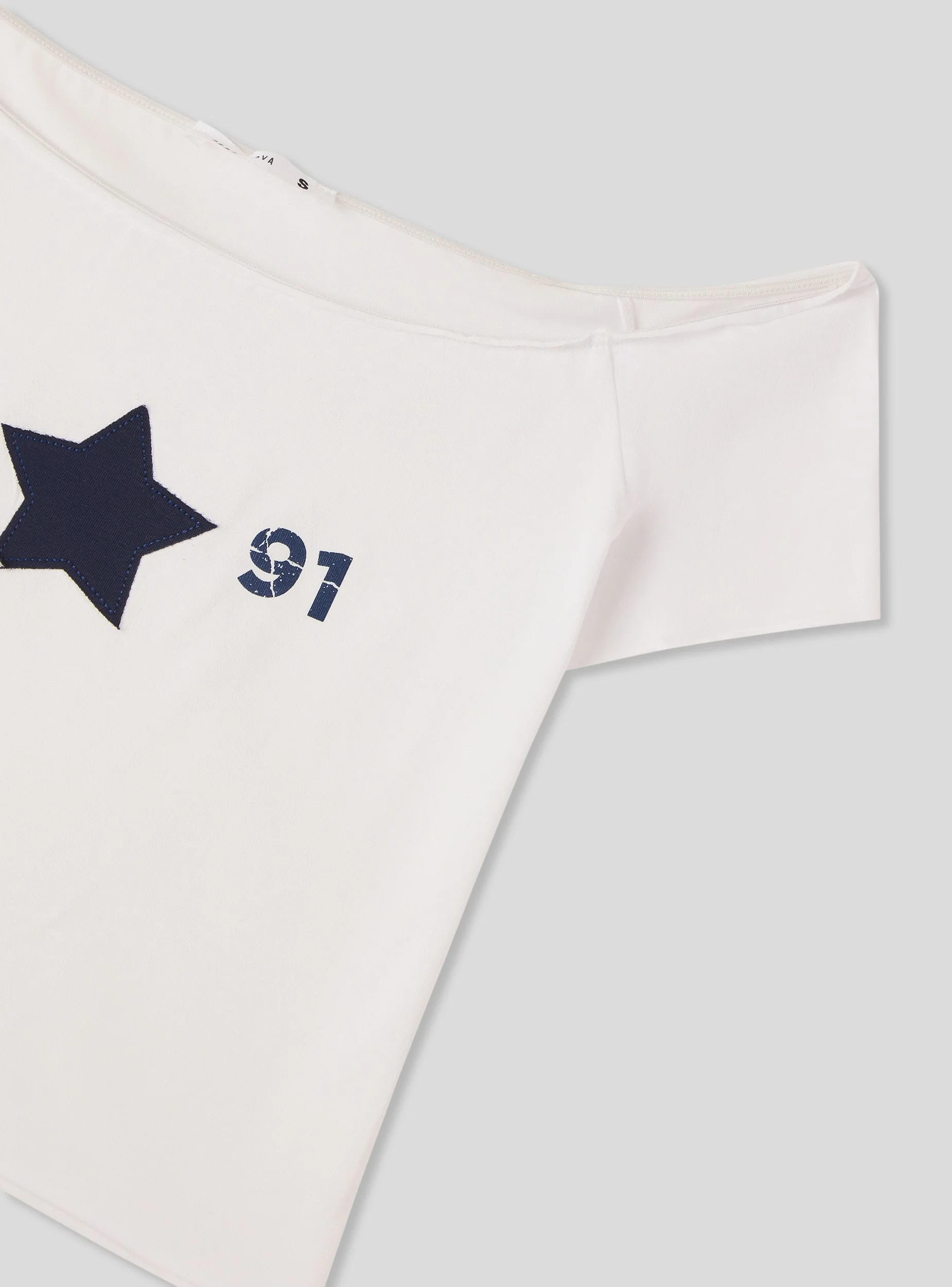 T-shirt ampia con spalle scoperte - Image 5