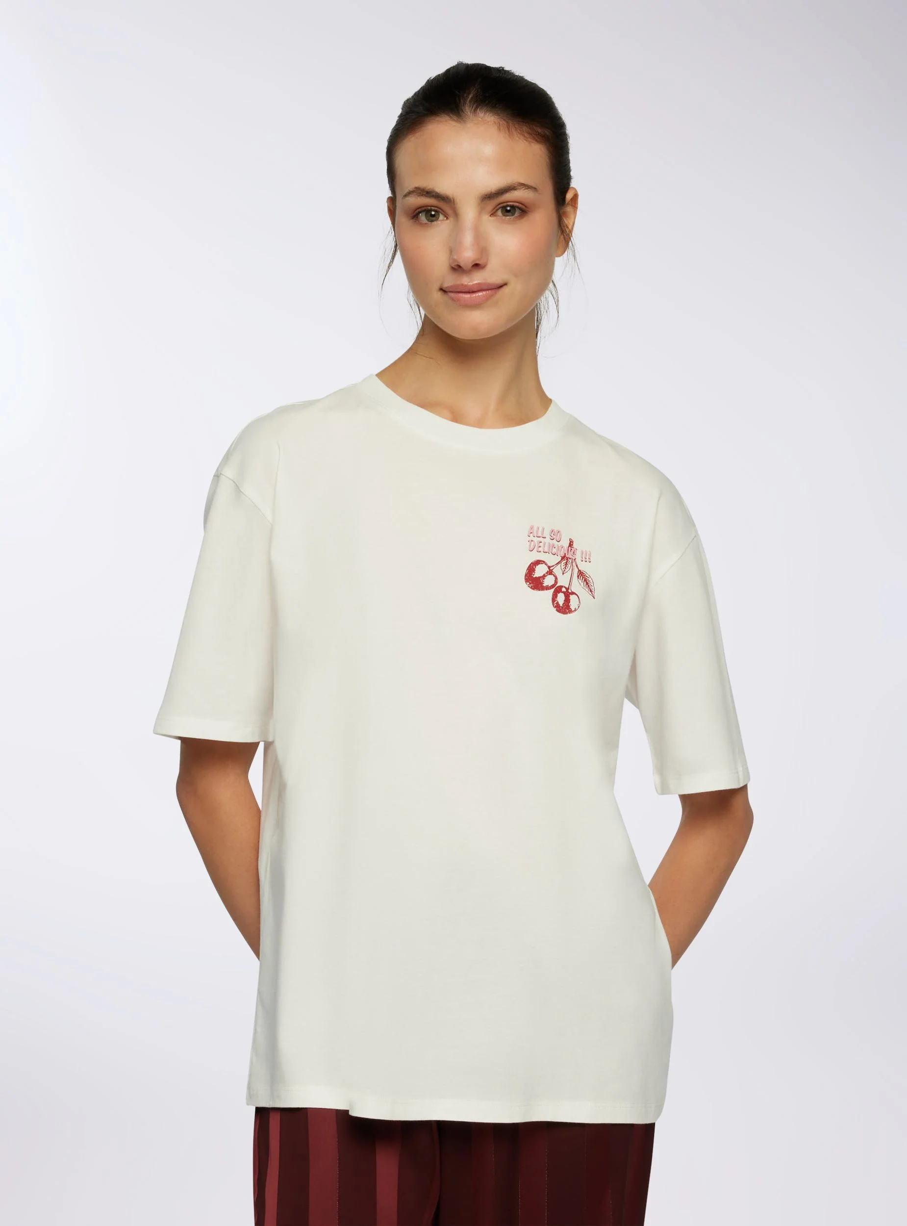 T-shirt ampia con stampa ciliegie fronte/retro - Image 3
