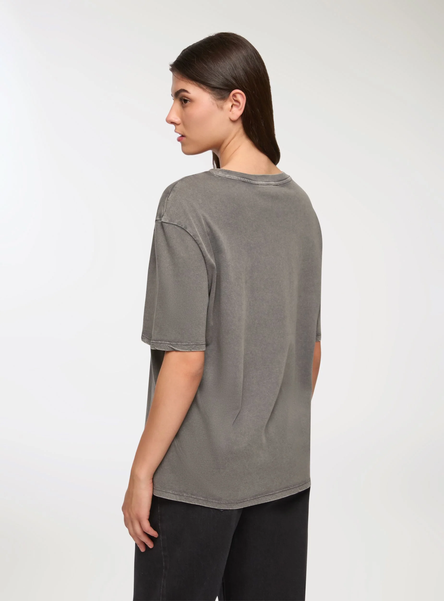 T-shirt ampia con stampa gotica - Image 3
