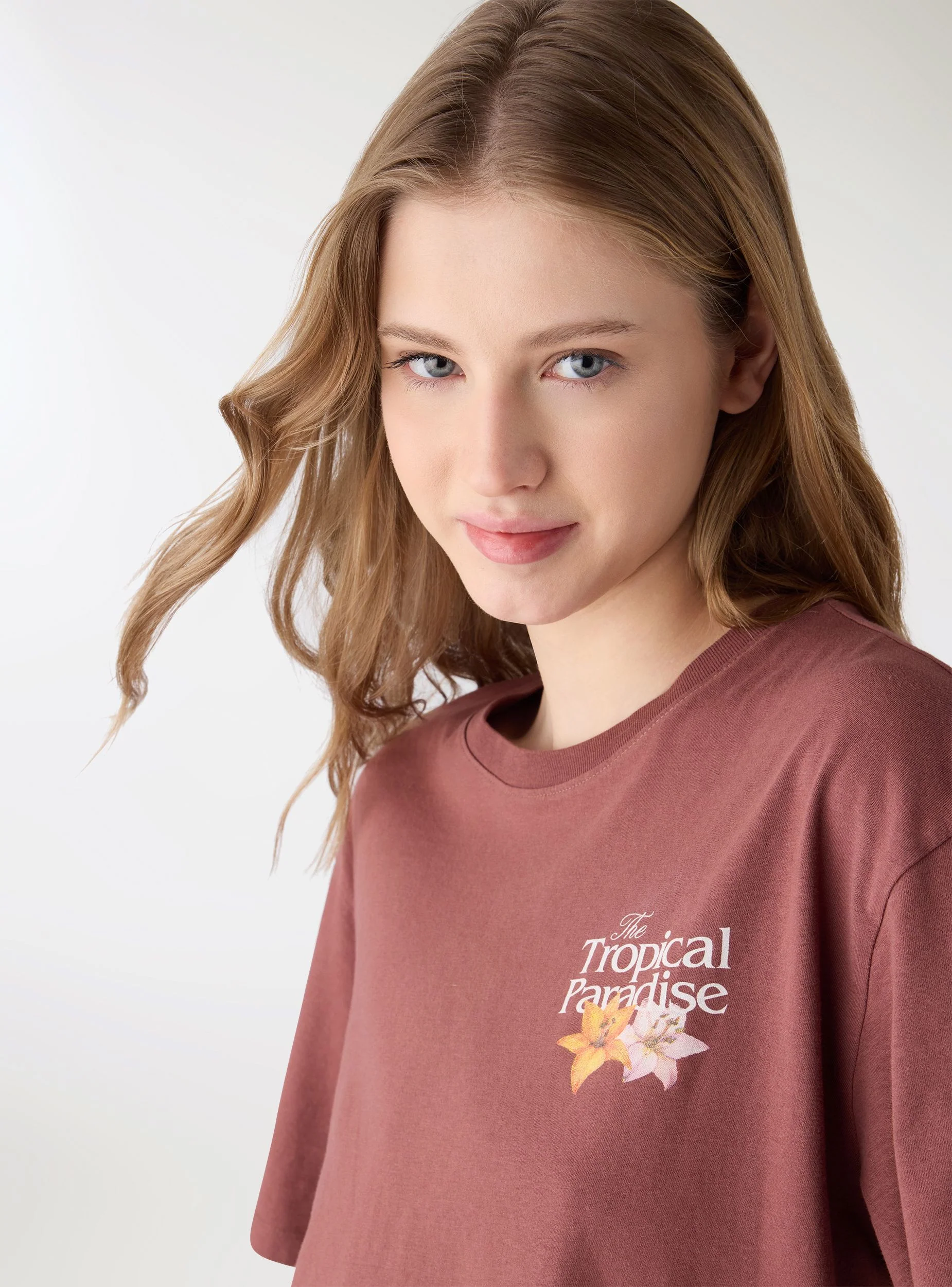 T-shirt ampia con stampa tropicale floreale - Image 4