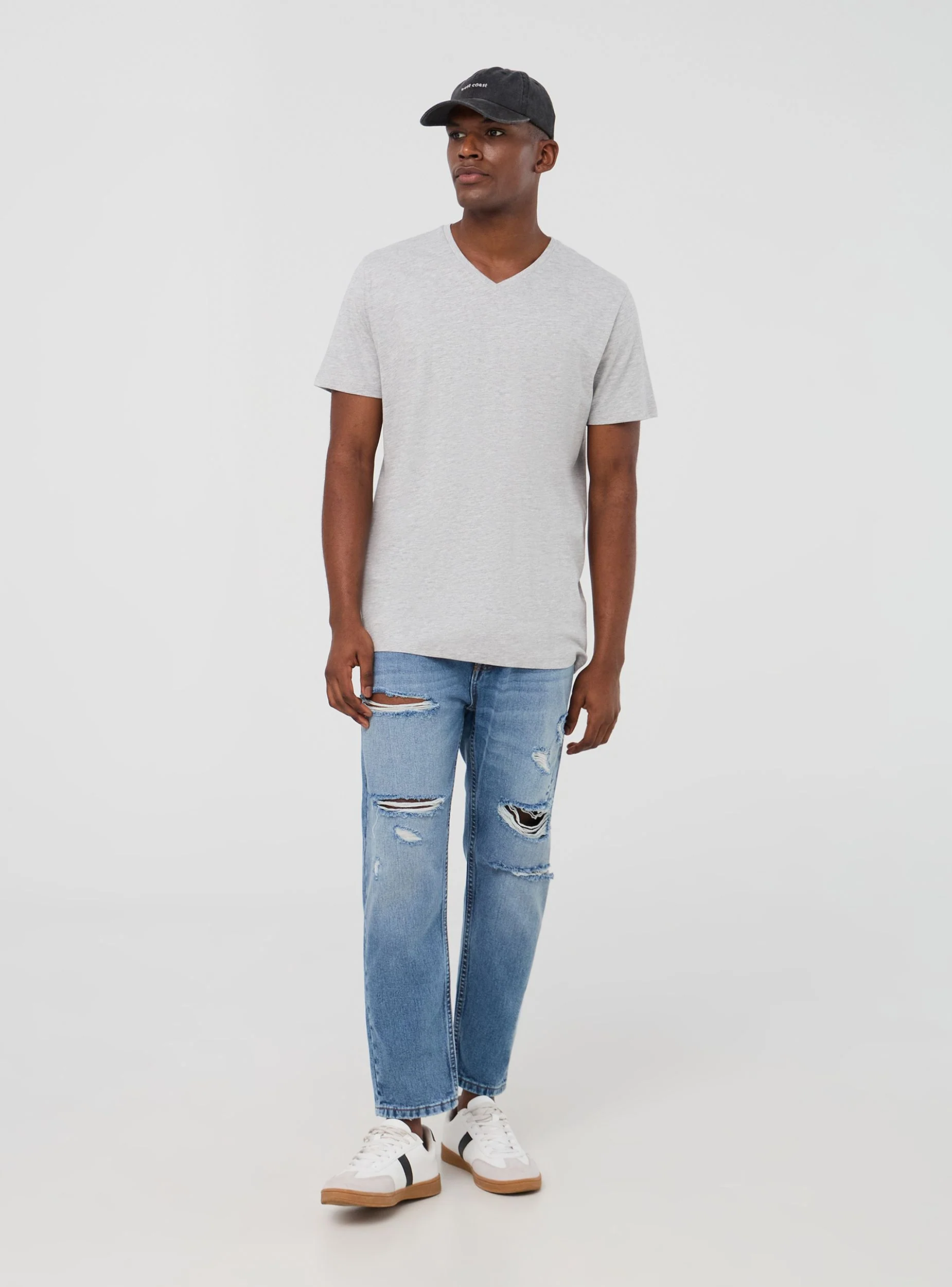 T-shirt basic con scollo a v - Image 2