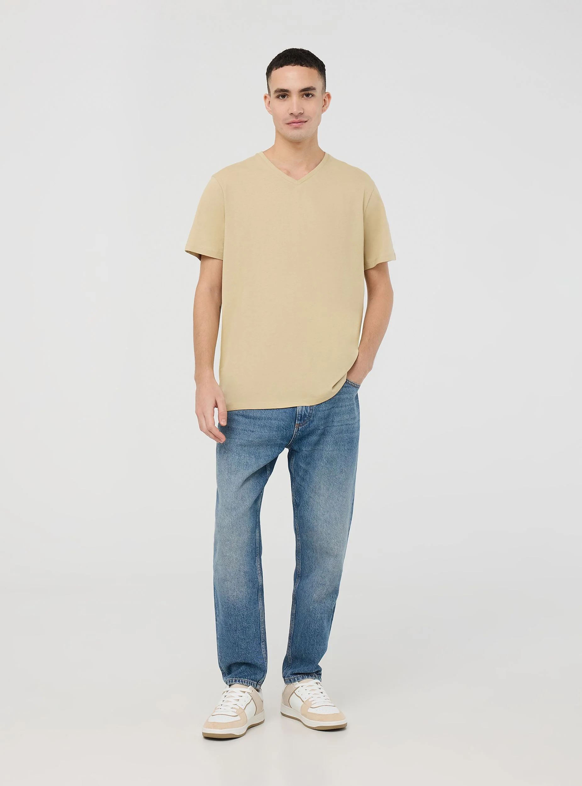 T-shirt basic con scollo a v