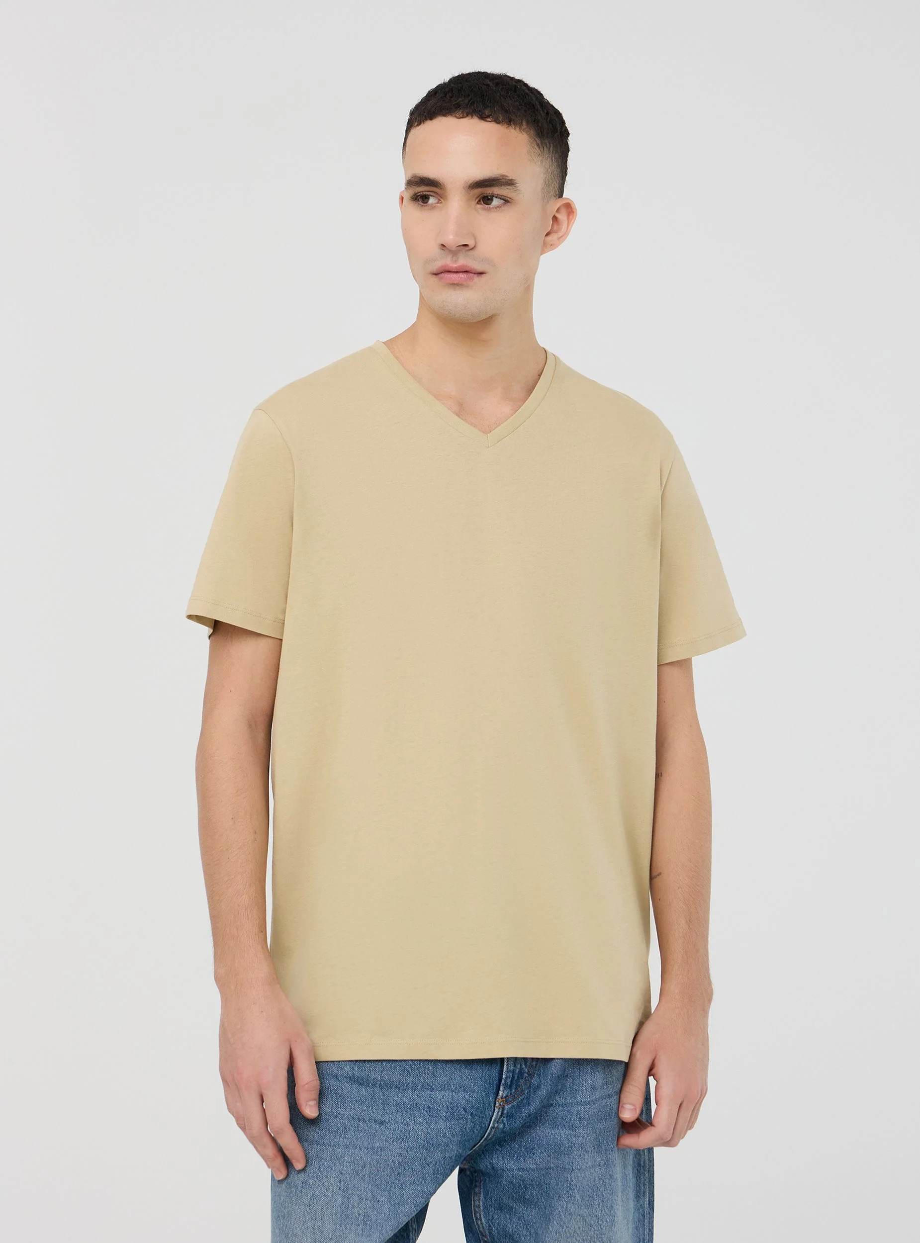 T-shirt basic con scollo a v - Image 3