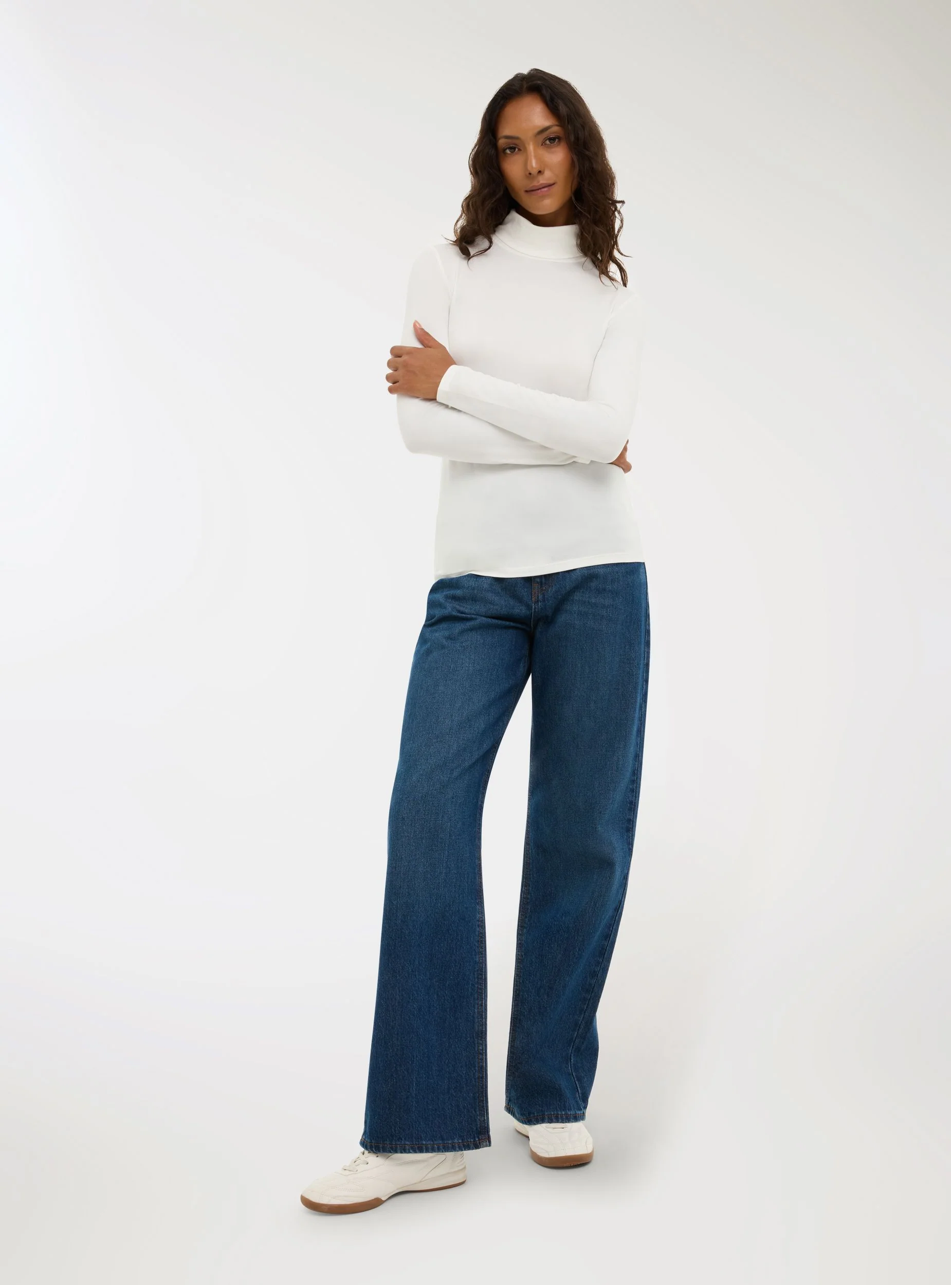 T-shirt basic lupetto in tessuto caldo - Image 2