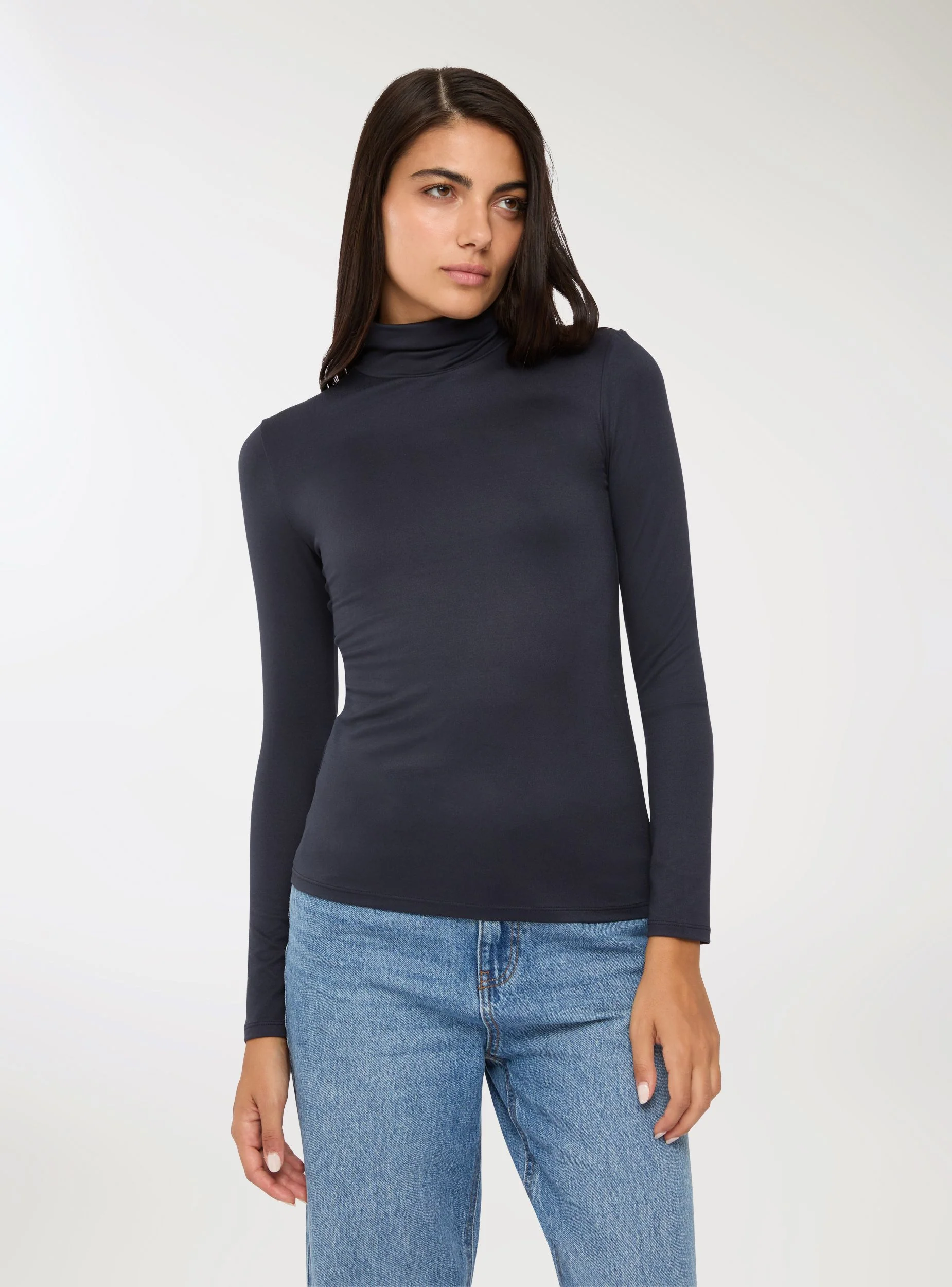 T-shirt basic lupetto in tessuto caldo - Image 2