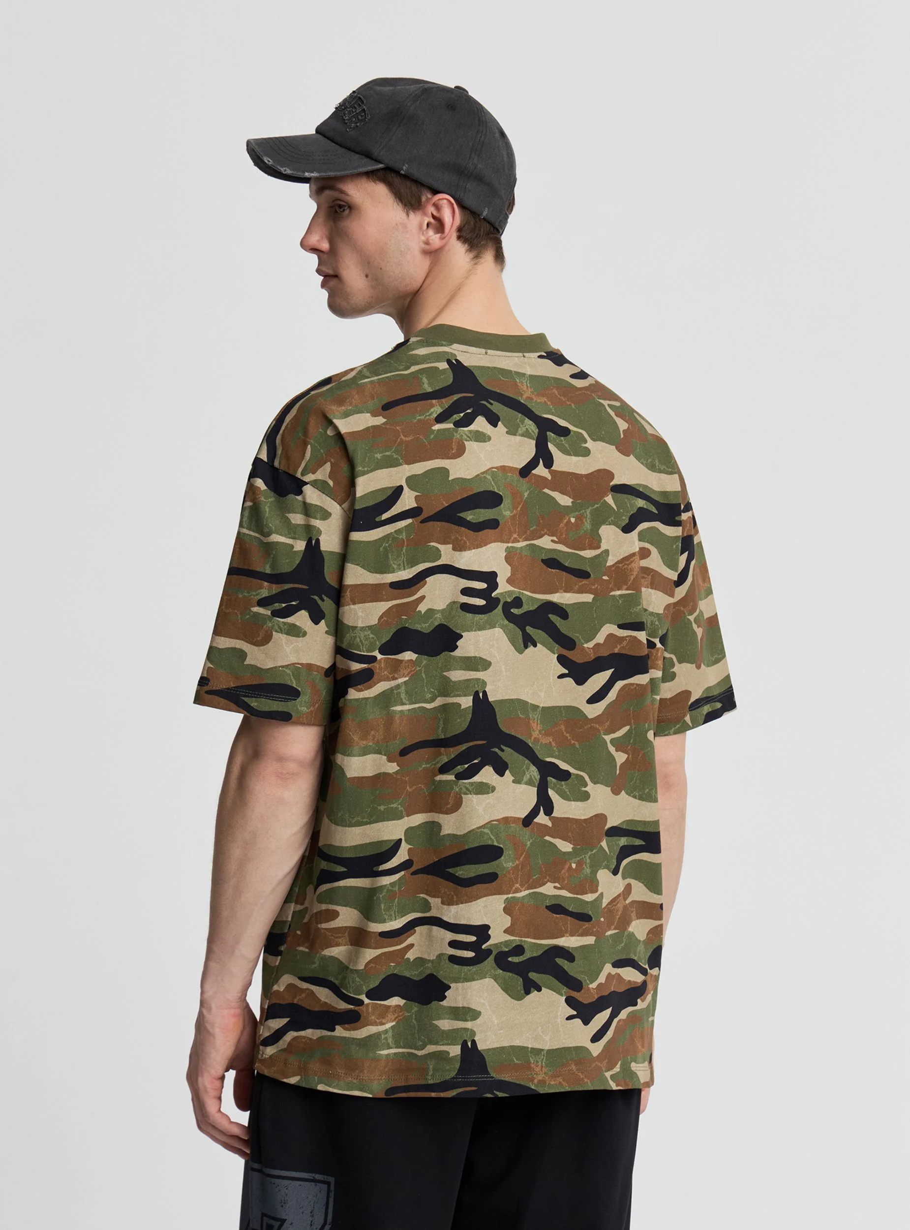 T-shirt boxy con stampa mimetica allover - Image 3