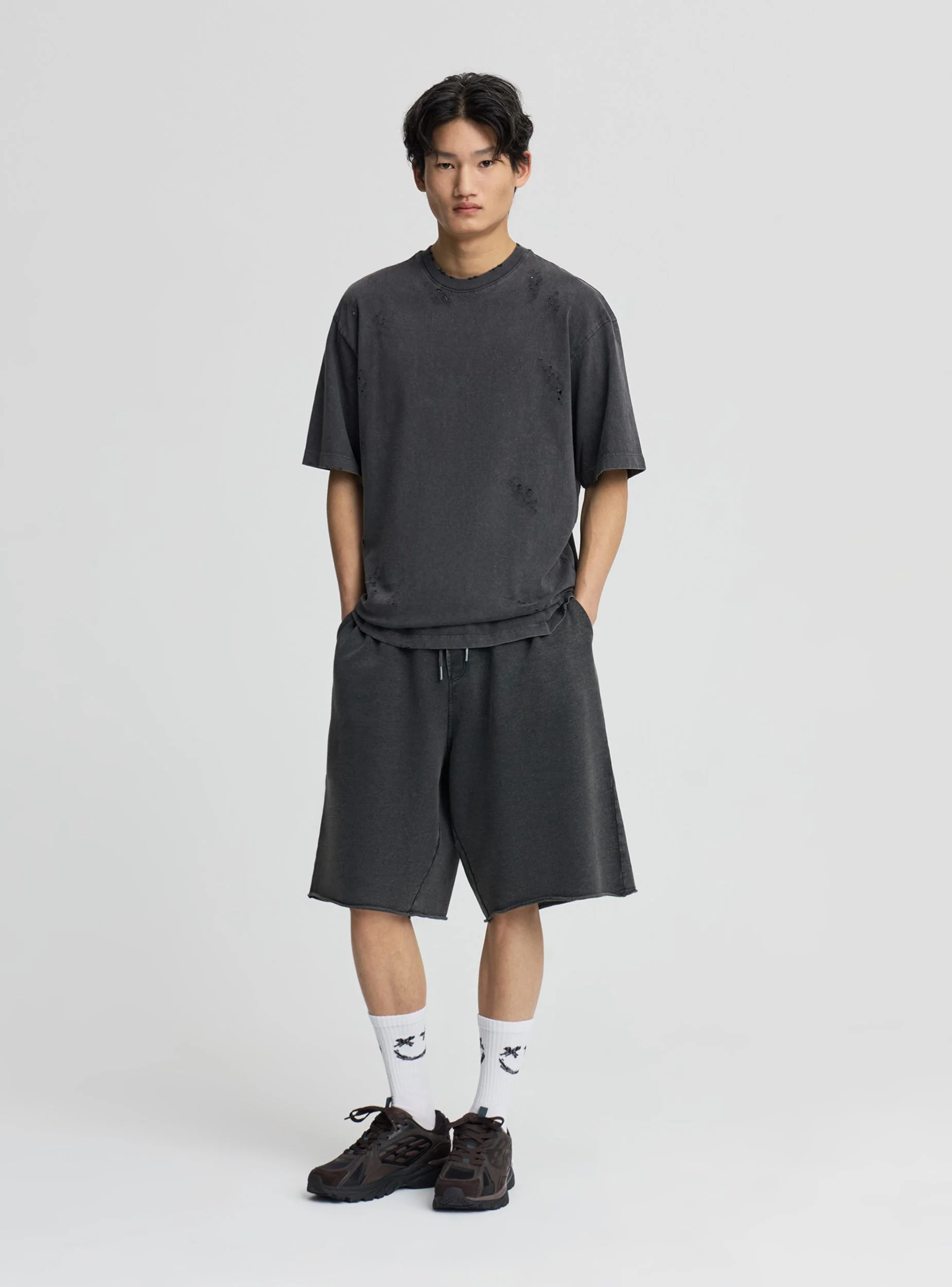 T-shirt boxy con strappi effetto acid wash