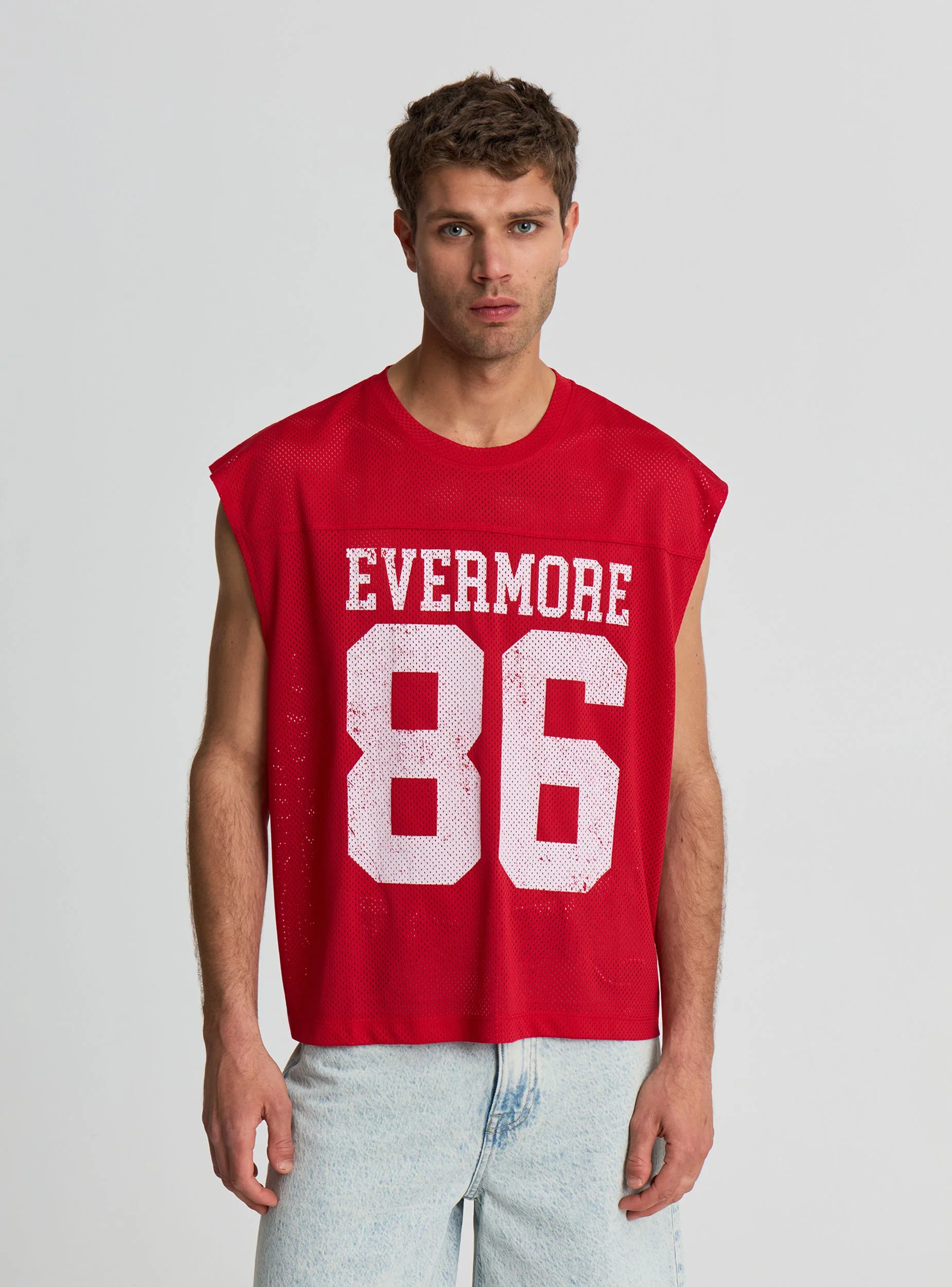 T-shirt boxy smanicata in rete con stampa college - Image 2