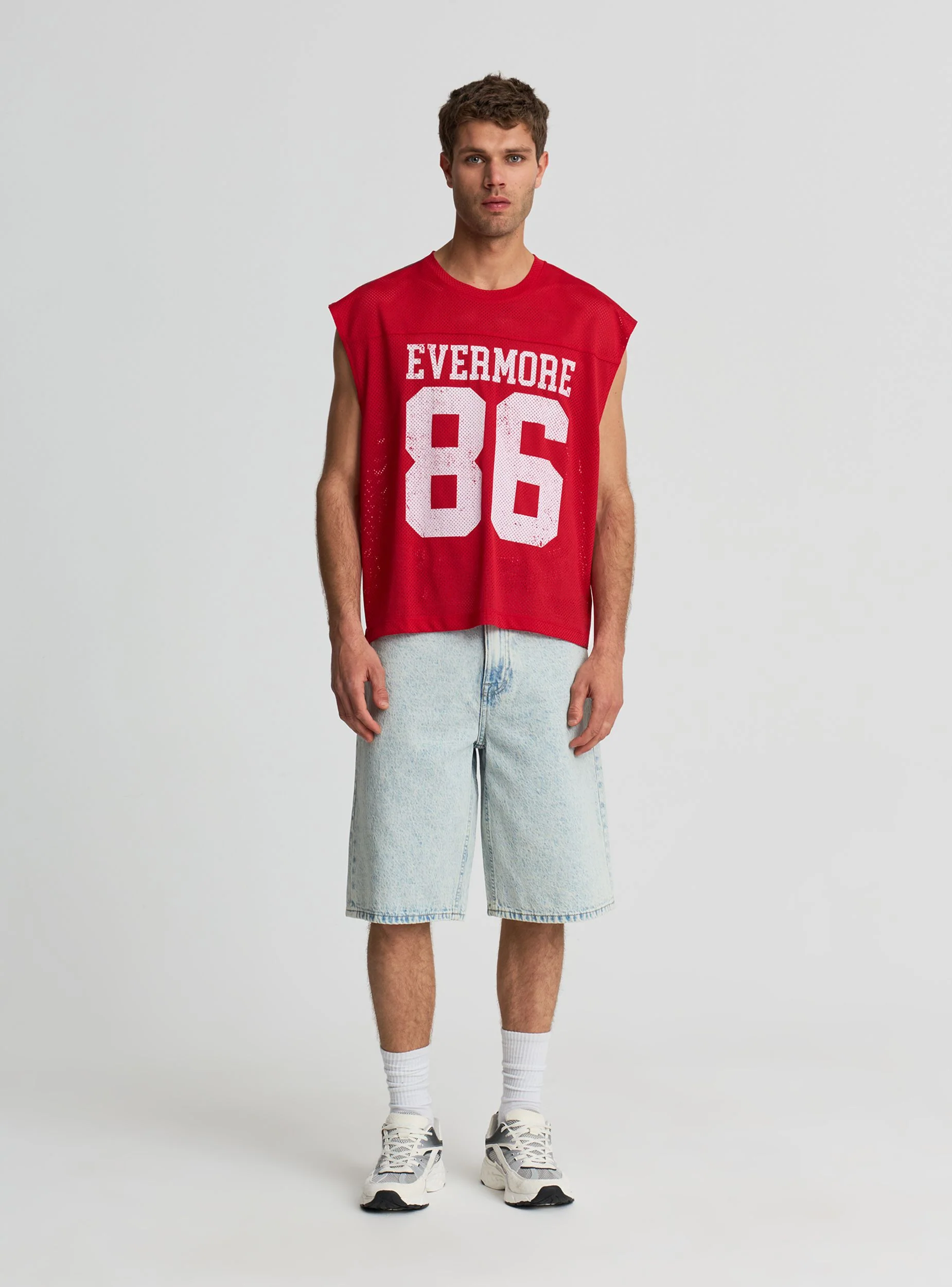 T-shirt boxy smanicata in rete con stampa college - Image 3
