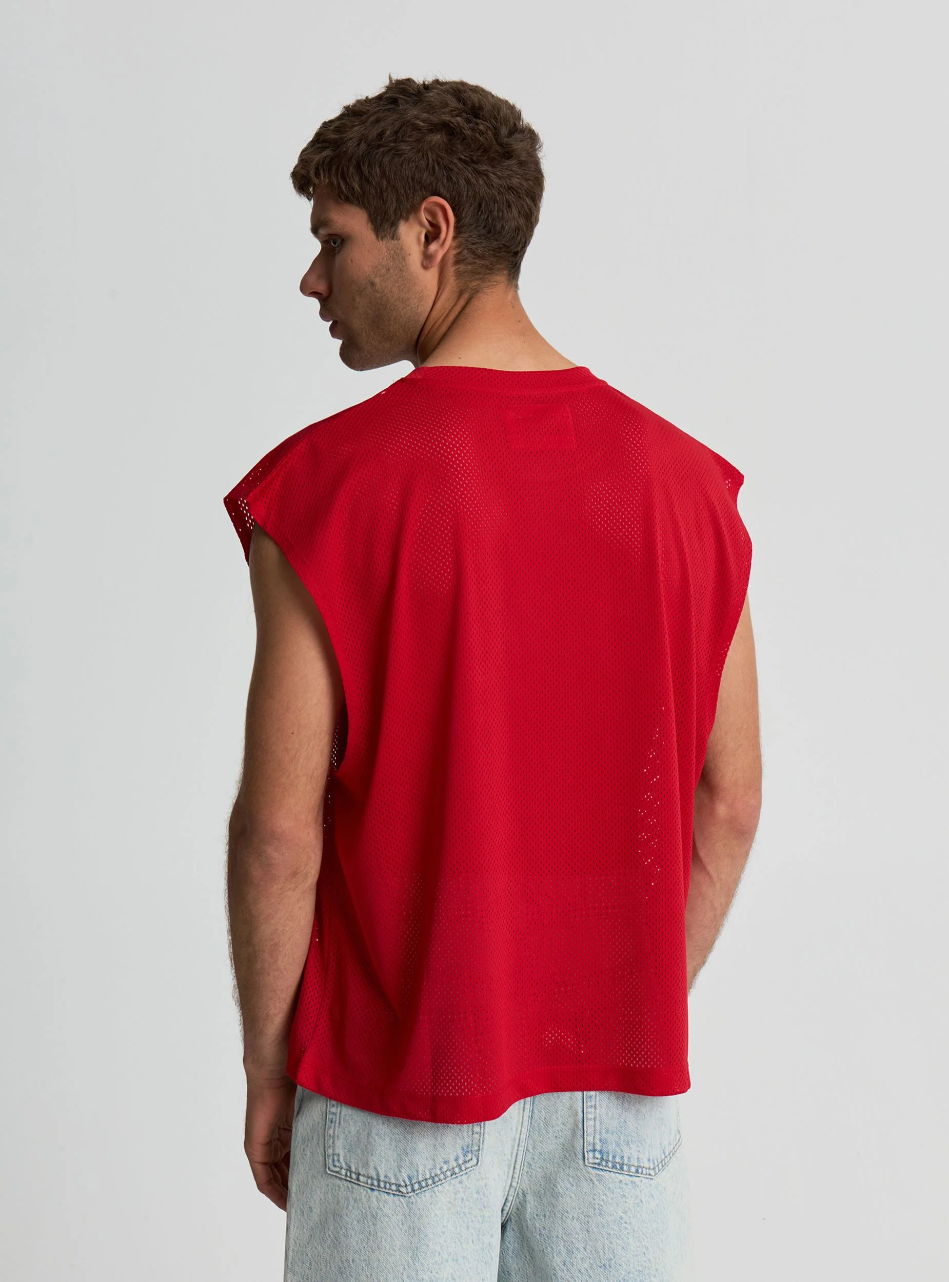 T-shirt boxy smanicata in rete con stampa college - Image 4