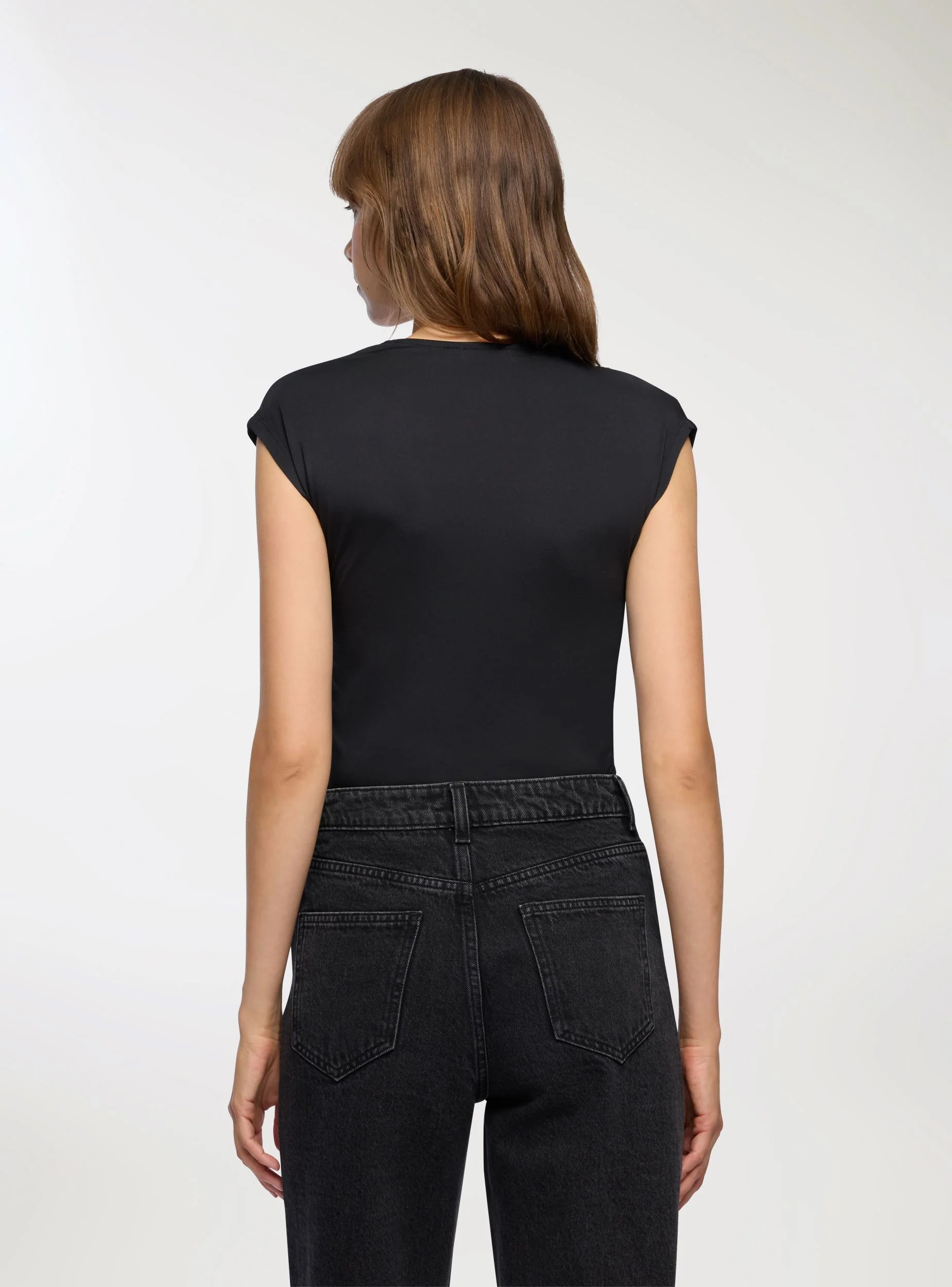 T-shirt collo asimmetrico con arricciature - Image 3