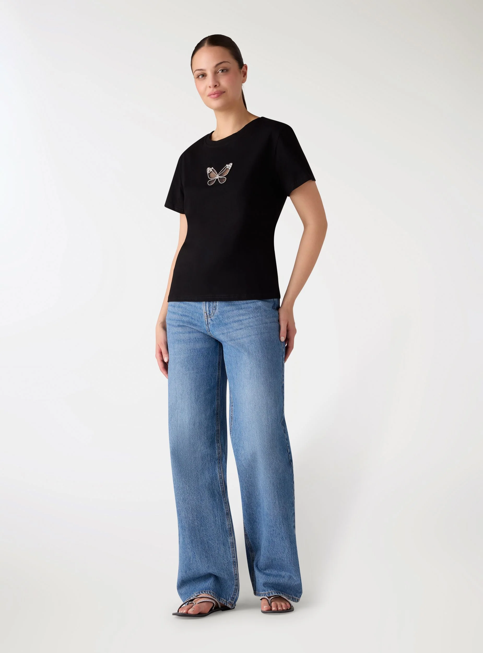 T-shirt con applicazione a farfalla - Image 2