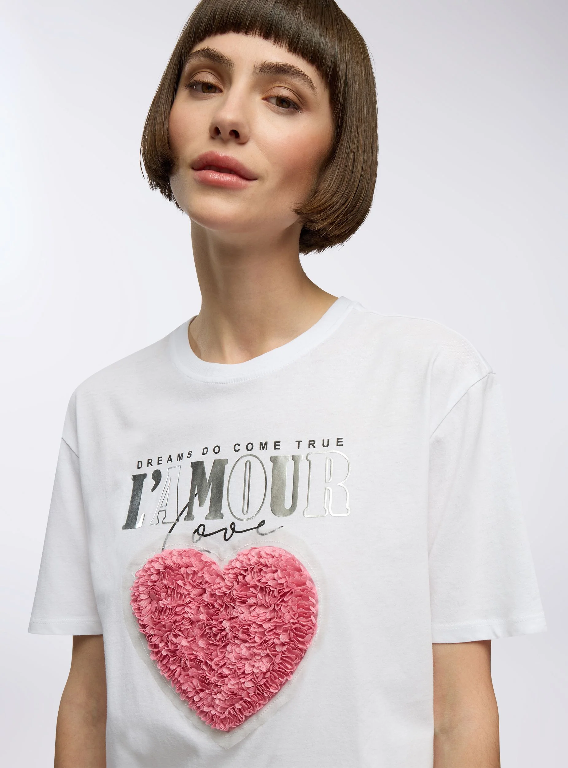 T-shirt con applicazioni e scritta - Image 3